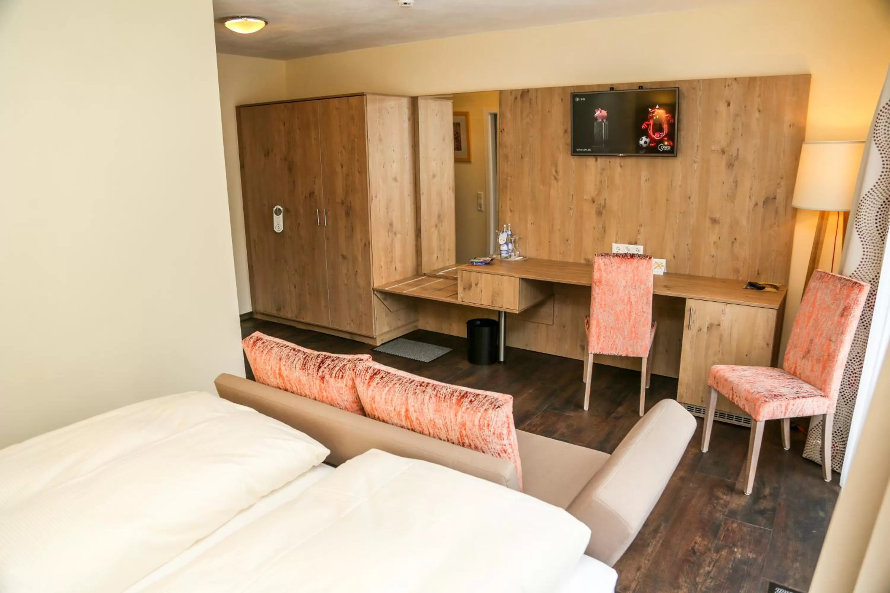 Bedroom, Bed in Akzent Hotel Restaurant Hirsch