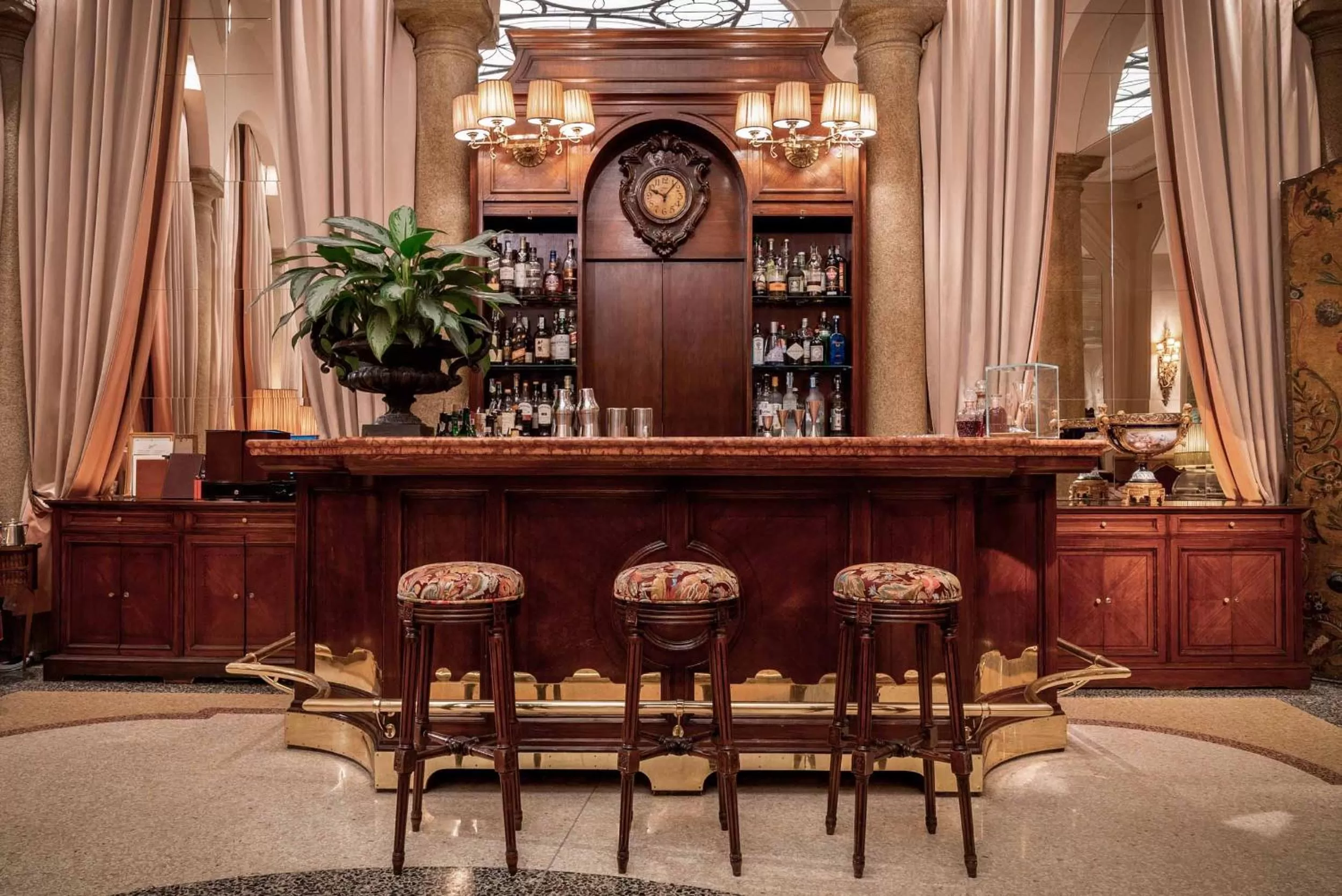 Lounge or bar in Grand Hotel et de Milan - The Leading Hotels of the World