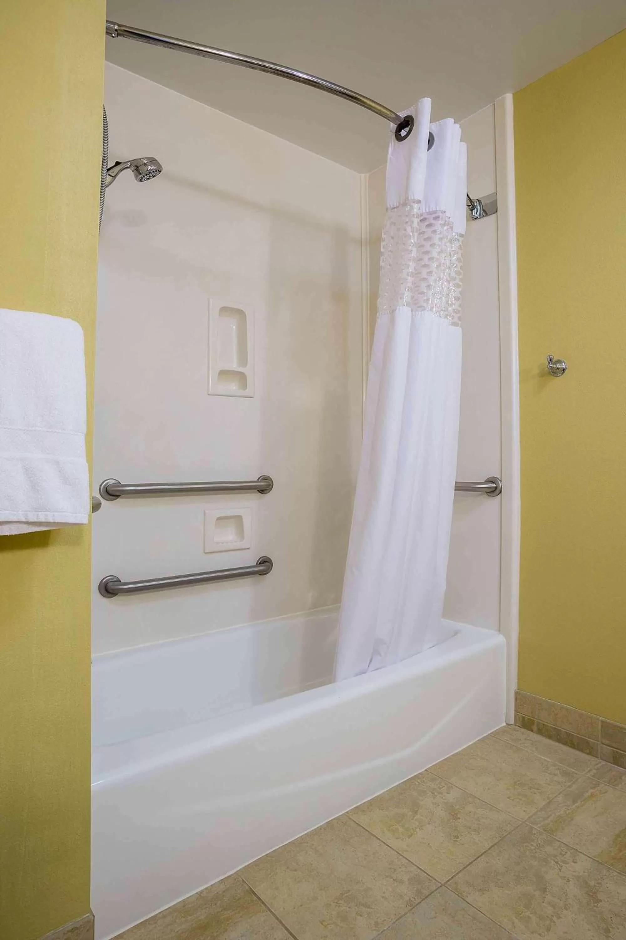 Bathroom in Hampton Inn Somerset