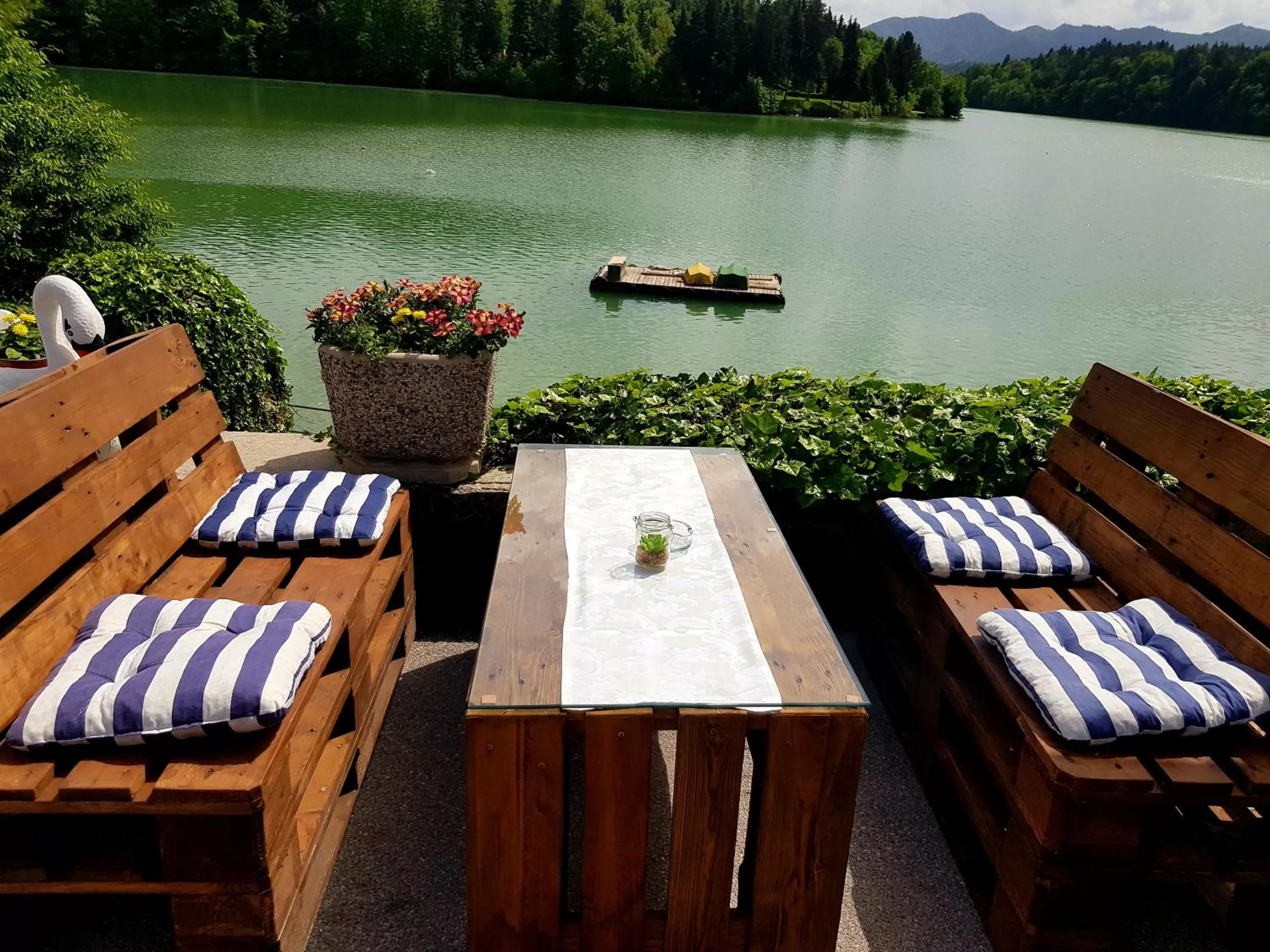 Patio in Gostisce Jezero