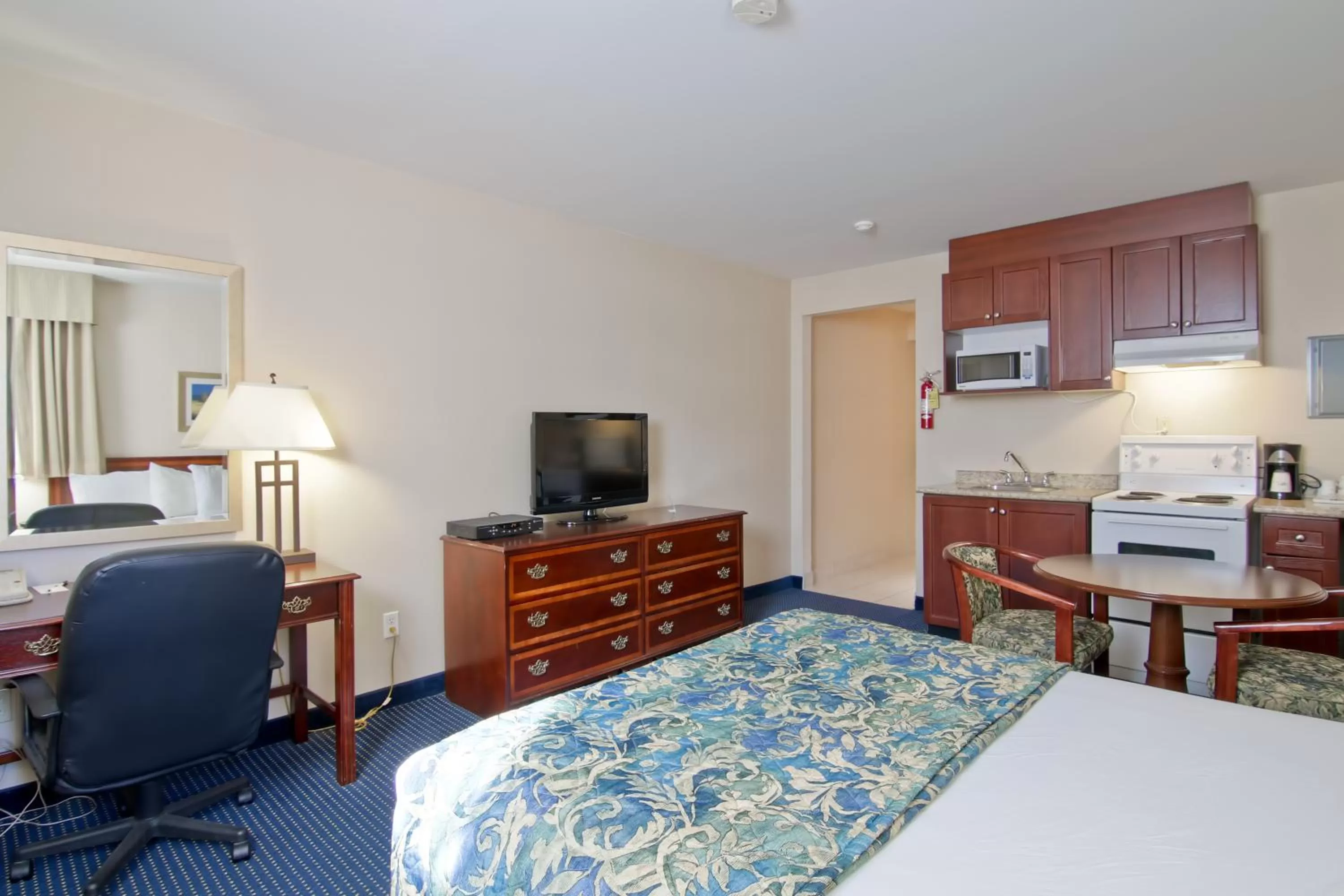 TV and multimedia, Bed in Travelodge by Wyndham Trenton