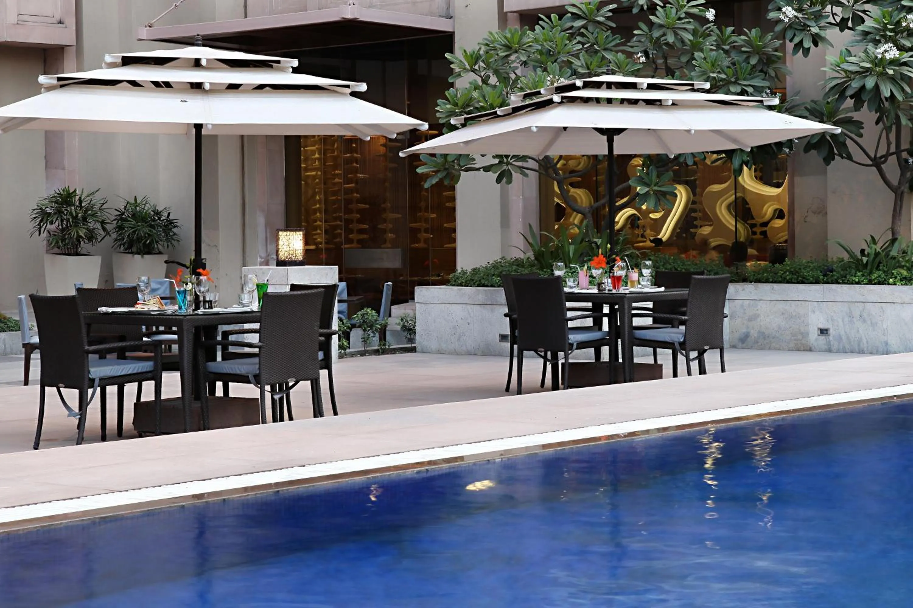 Swimming pool in The Metropolitan Hotel & Spa New Delhi