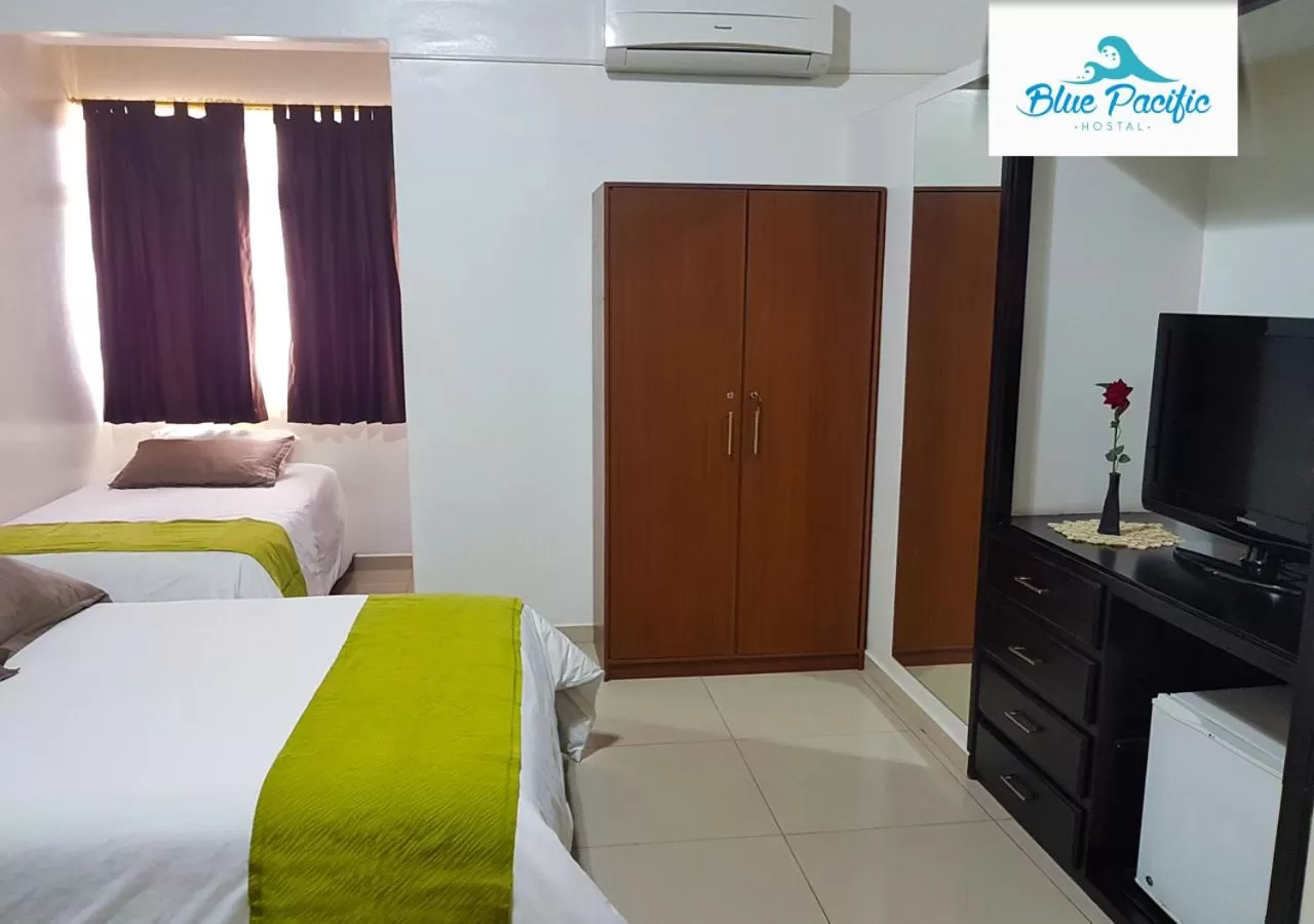 Bedroom, Bed in Hostal Blue Pacific