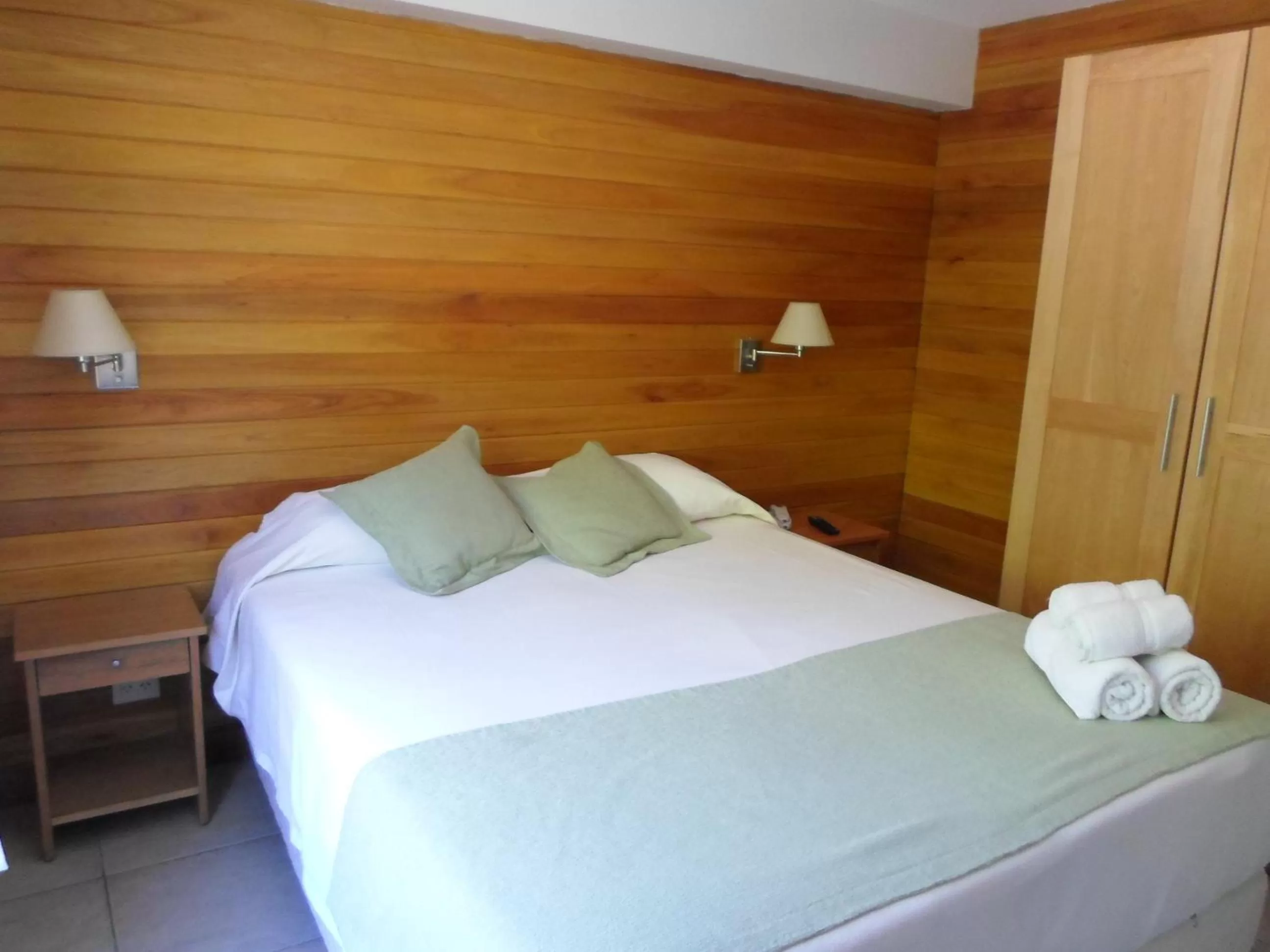 Two-Bedroom Apartment (6 Adults) in Apart Hotel Robles del Sur