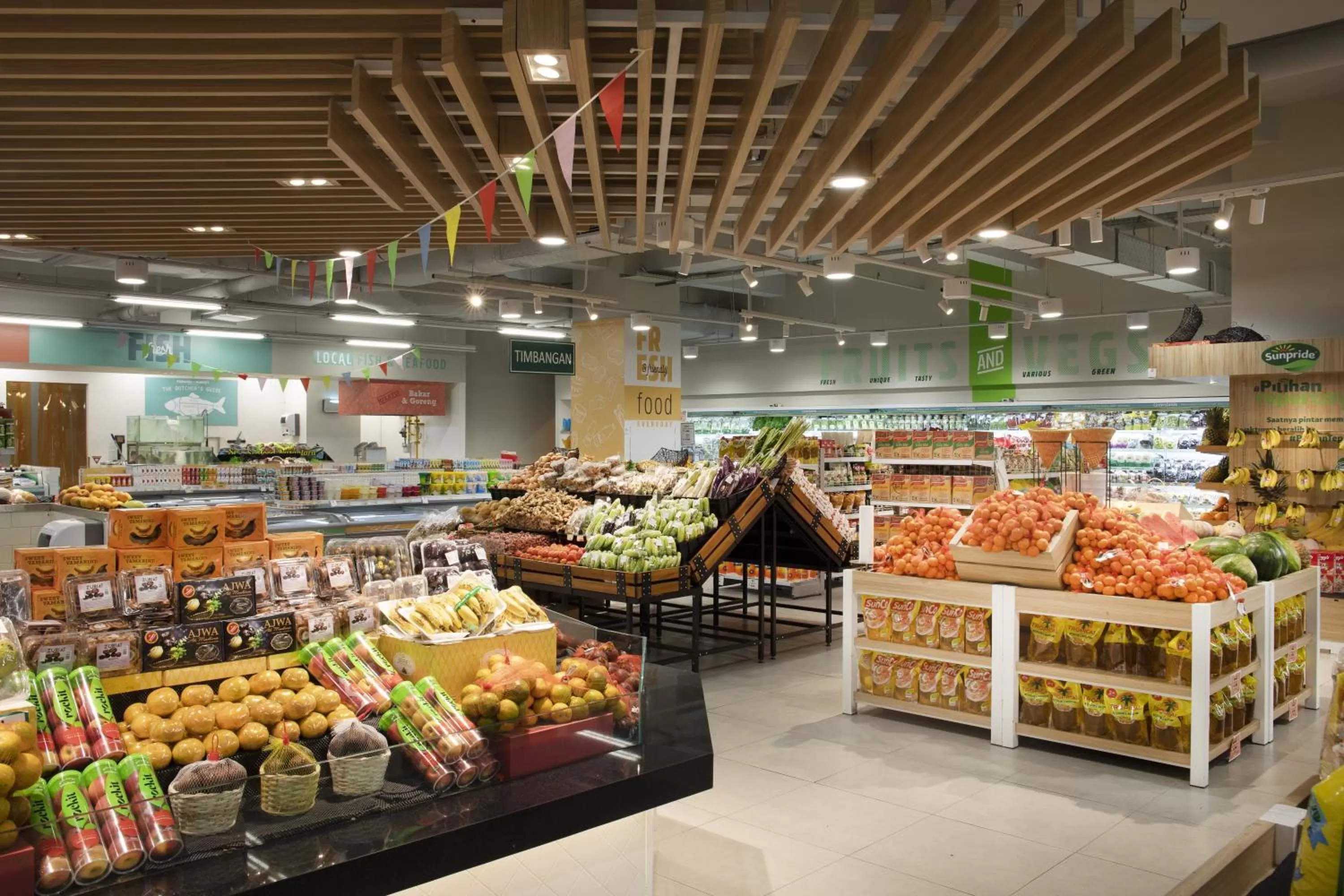Supermarket/grocery shop in Hotel Ciputra Jakarta managed by Swiss-Belhotel International