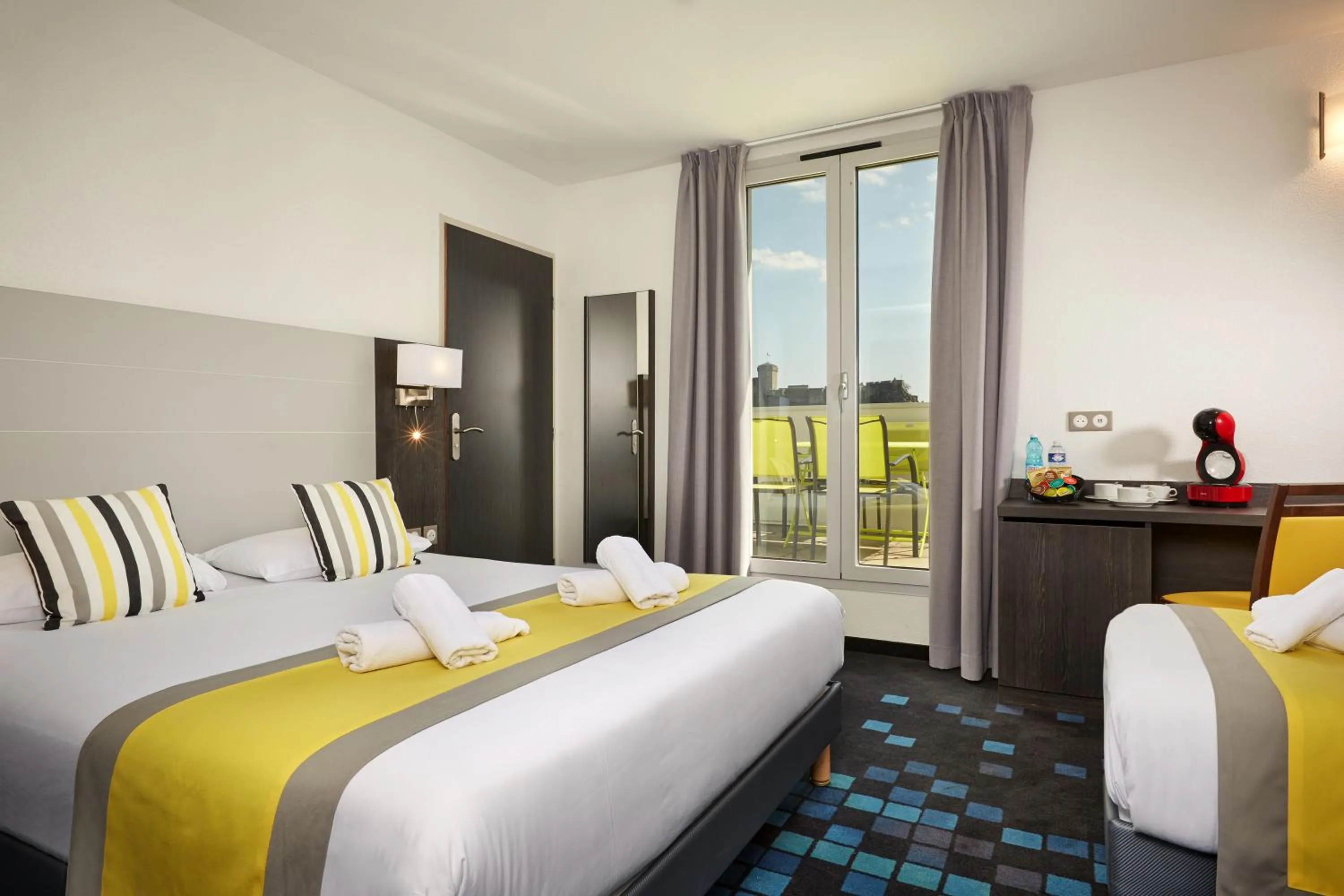 Photo of the whole room, Bed in Hôtel Astrid