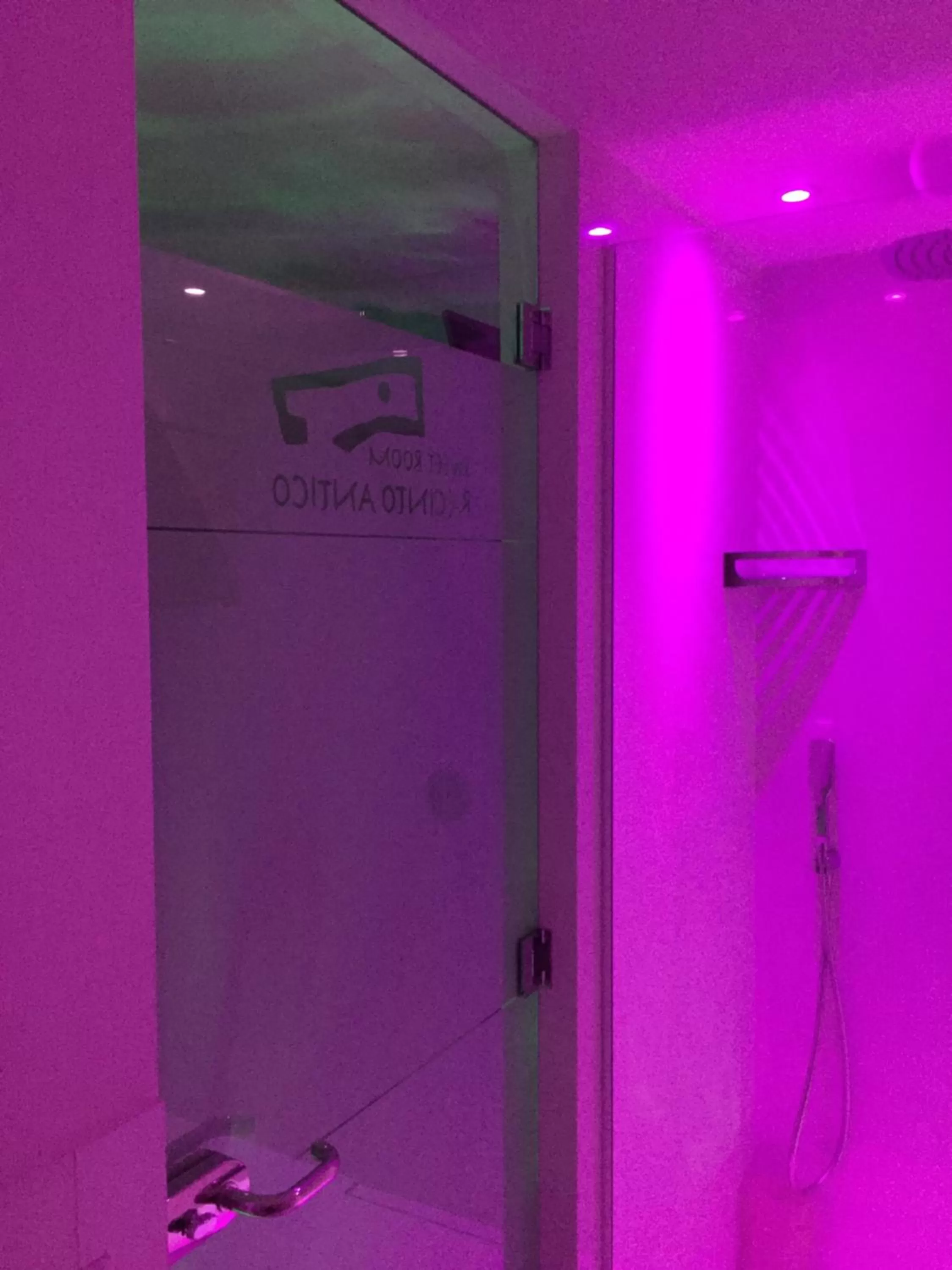 Shower in Recinto antico Sweet Rooms