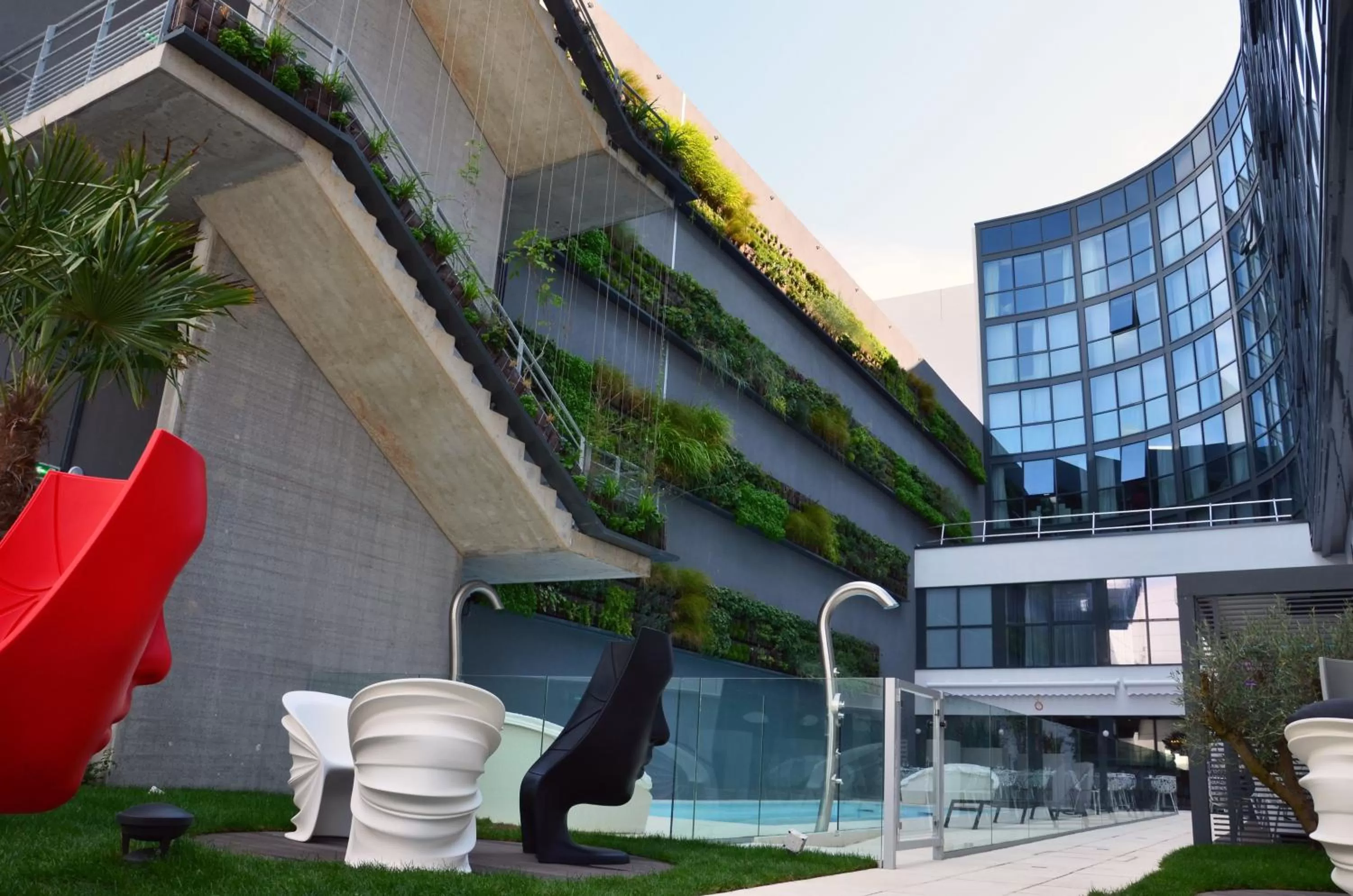 Swimming pool in Holiday Inn Dijon Toison D'or by IHG