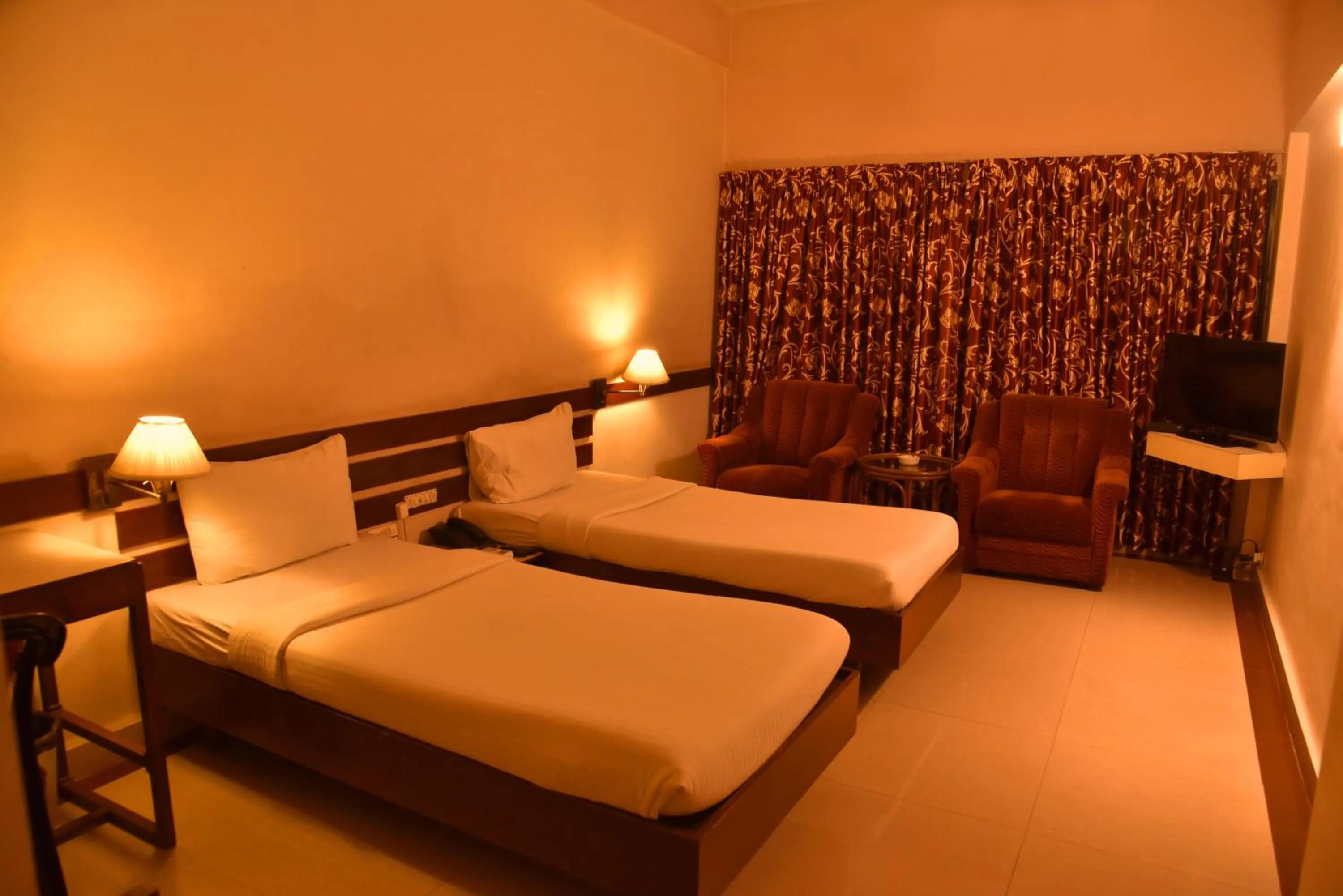 Shower, Bed in Hotel Poonja International