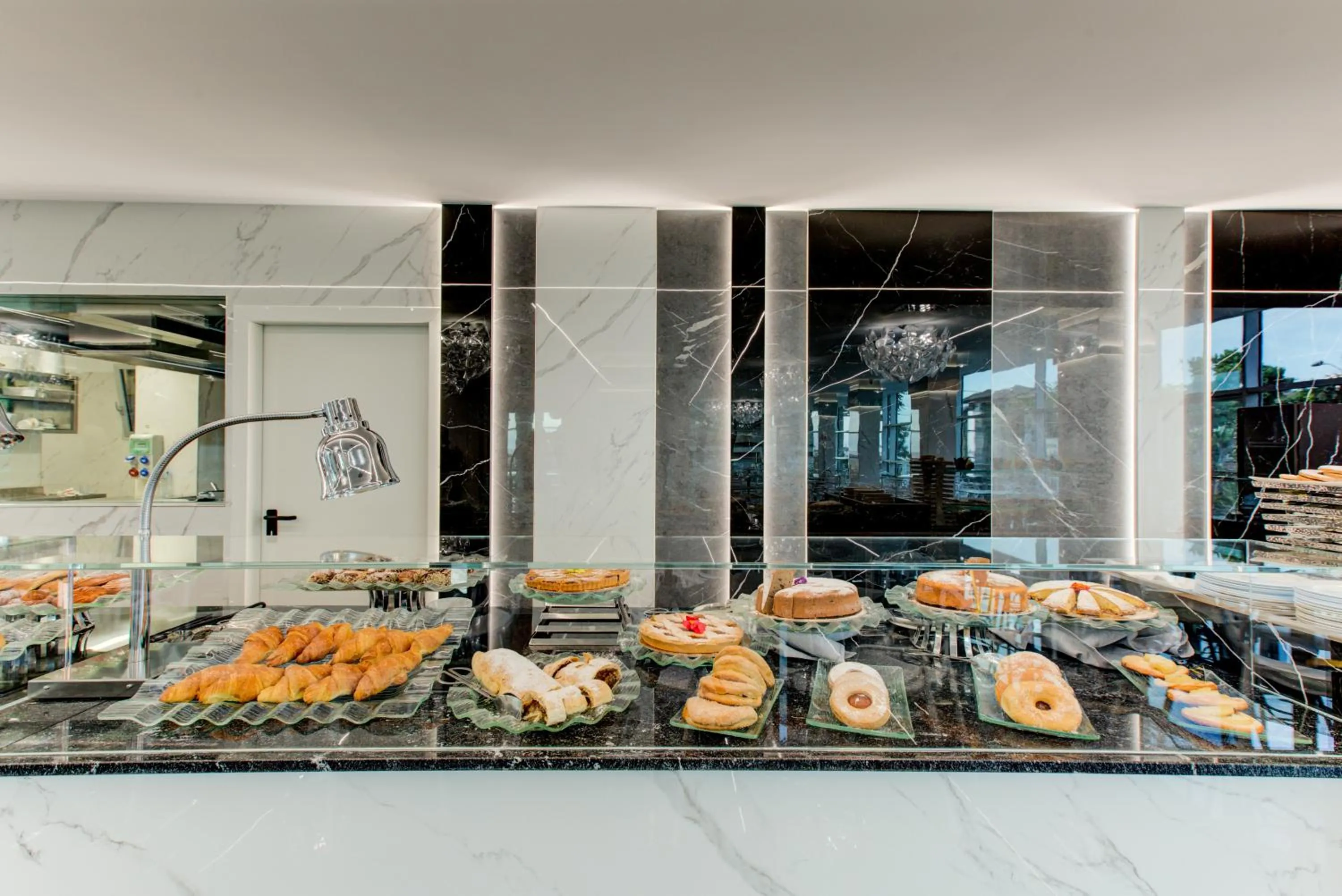 Kitchen or kitchenette in Hotel Due Mari & SPA