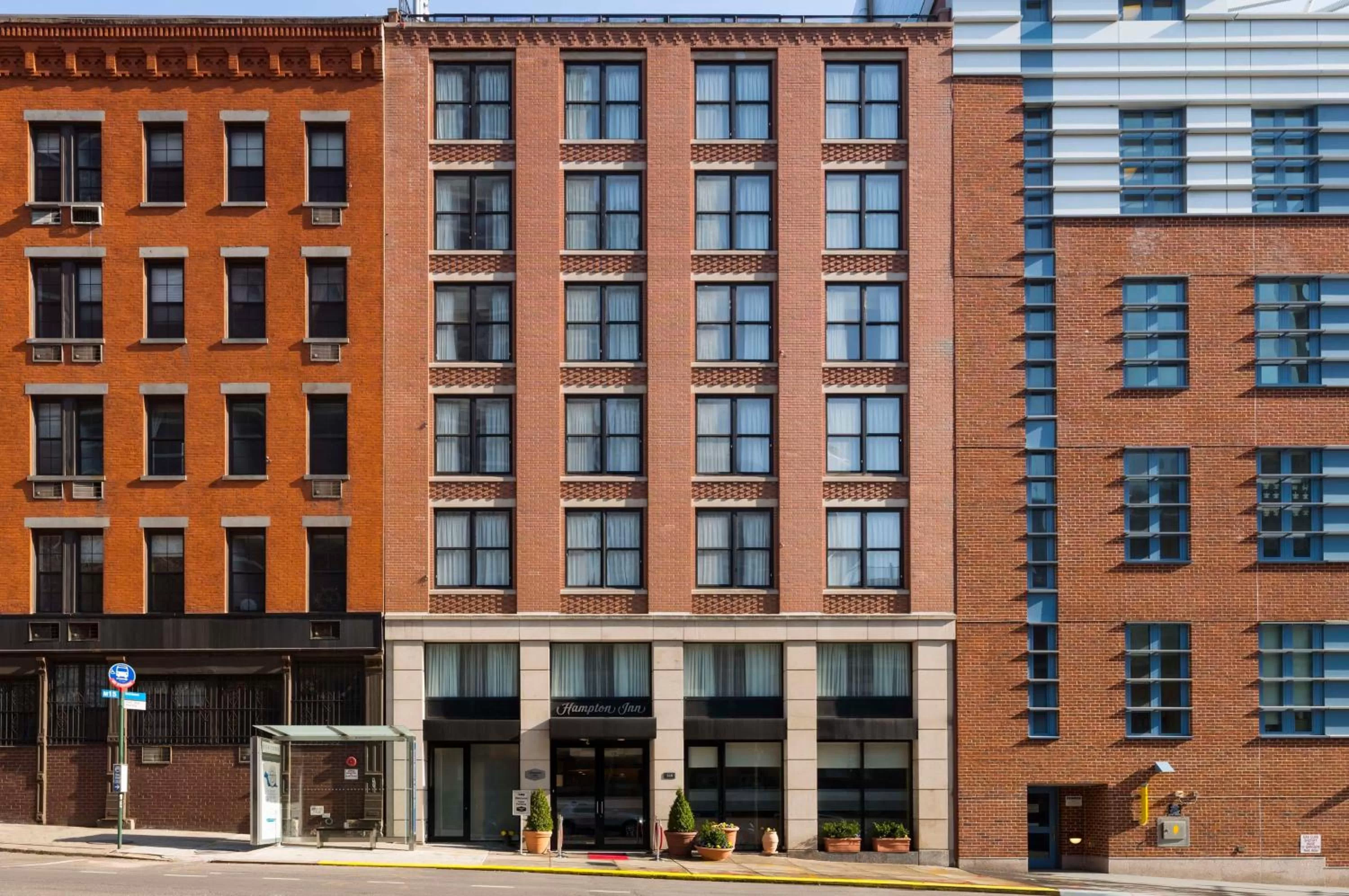 Property Building in Hampton Inn Seaport Financial District