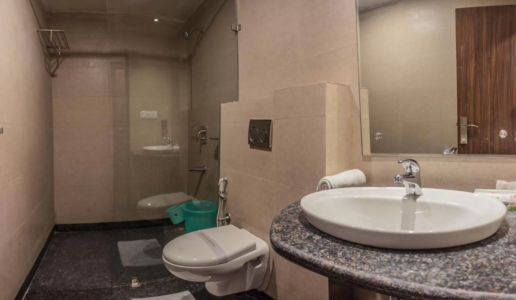 Bathroom in Hotel Suktara International