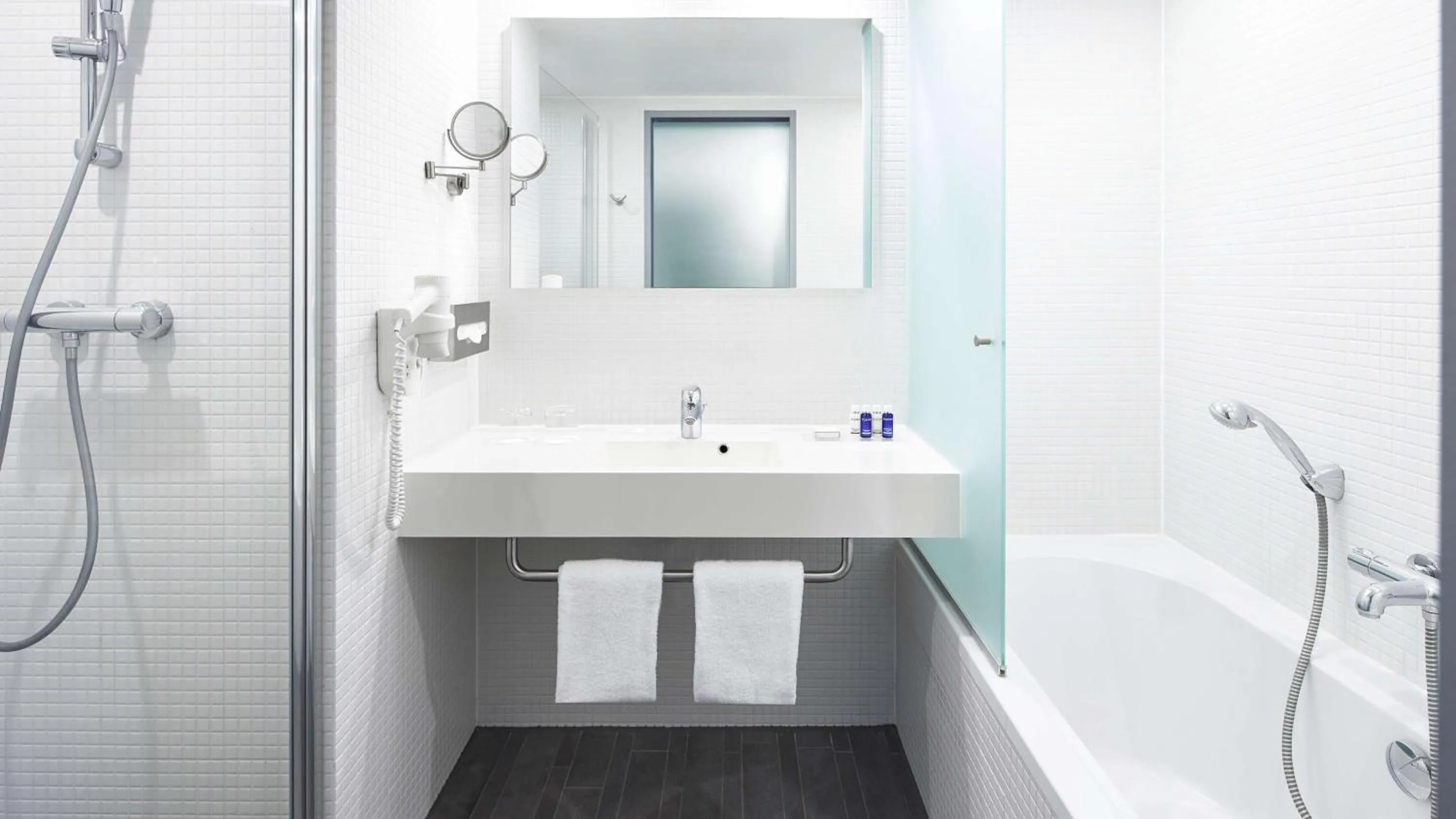 Photo of the whole room in Park Plaza Amsterdam Airport