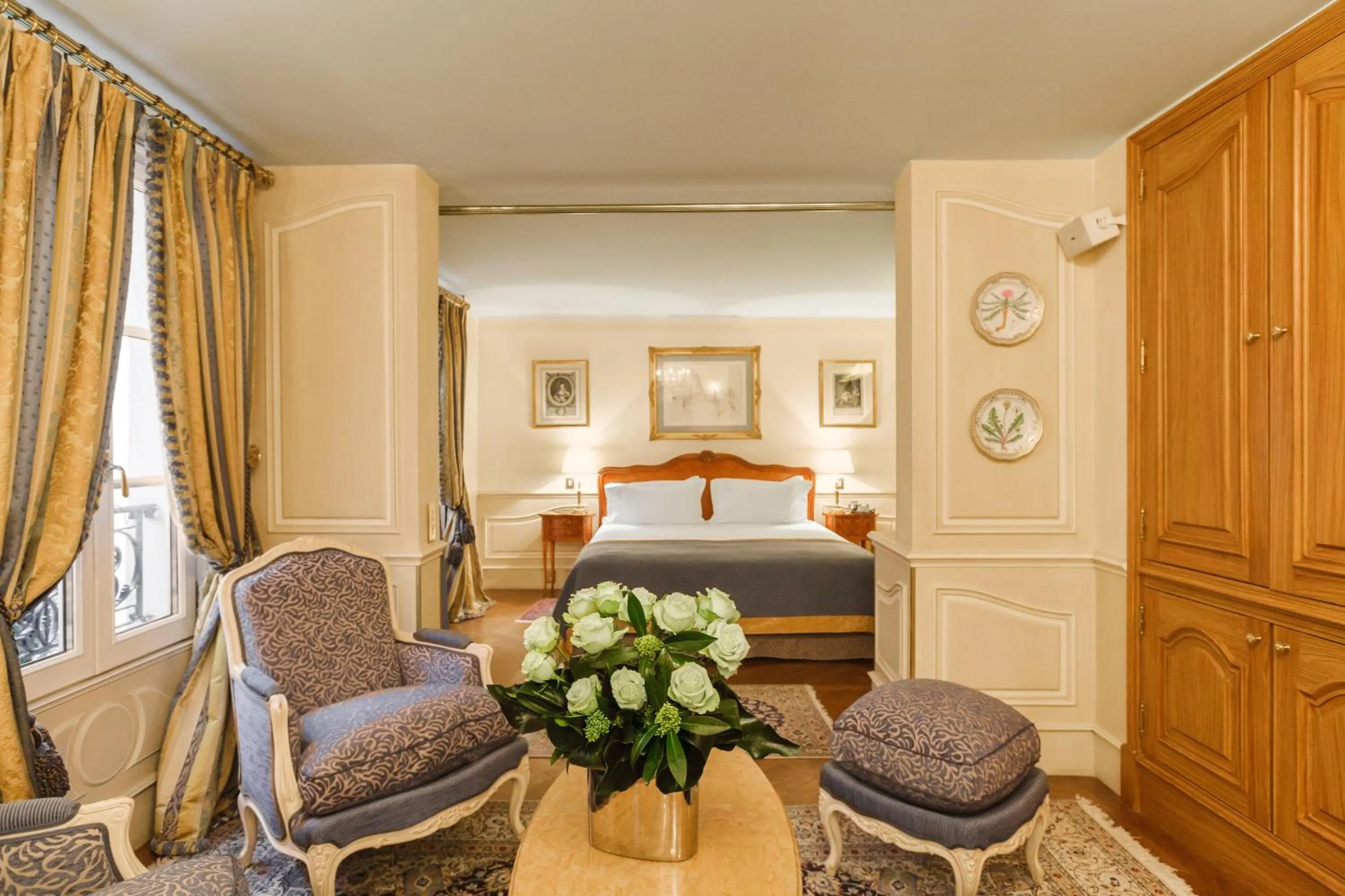 Photo of the whole room, Bed in Hotel Luxembourg Parc