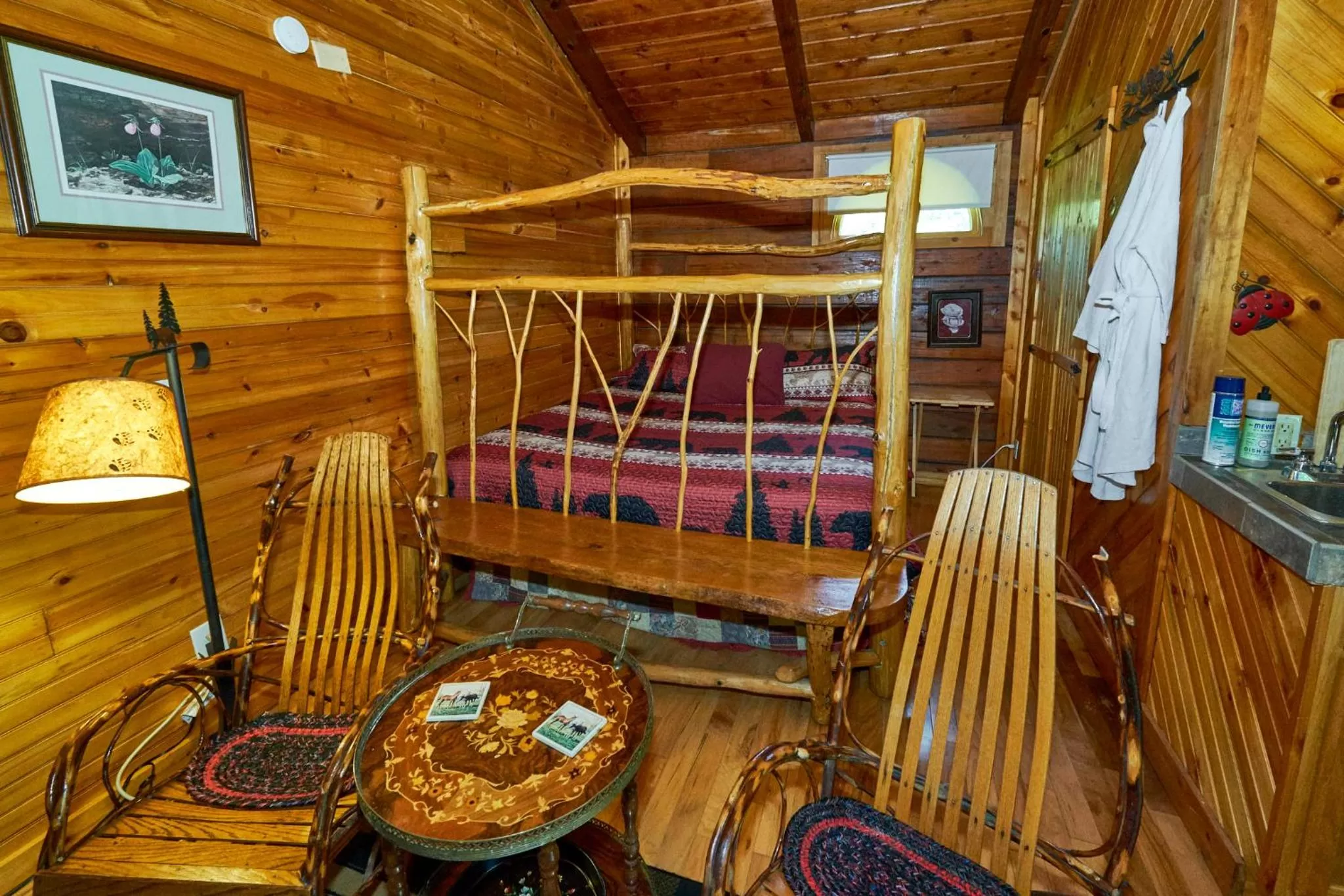 Creekwalk Inn Bed and Breakfast with Cabins