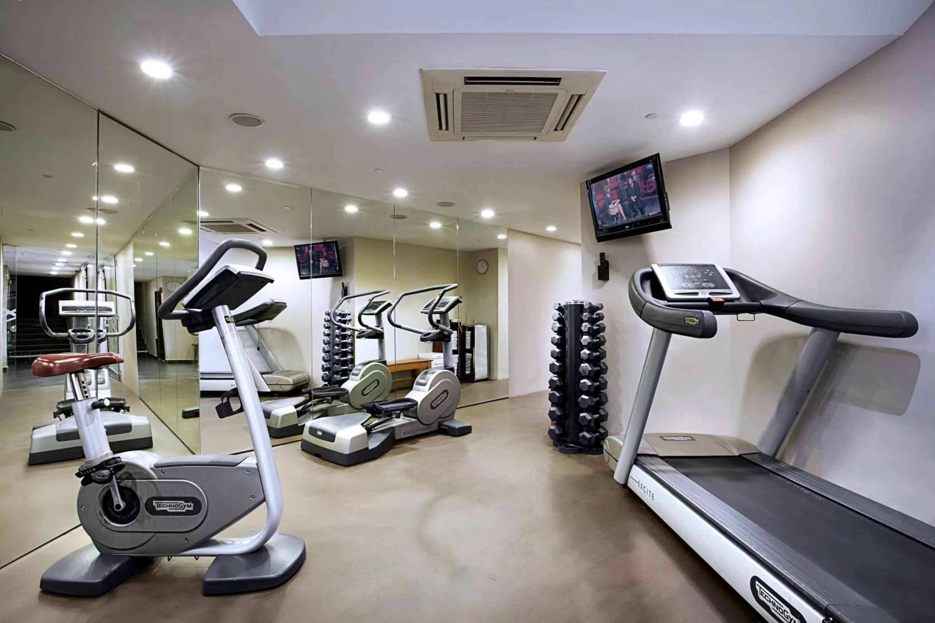 Fitness centre/facilities in Furama City Centre