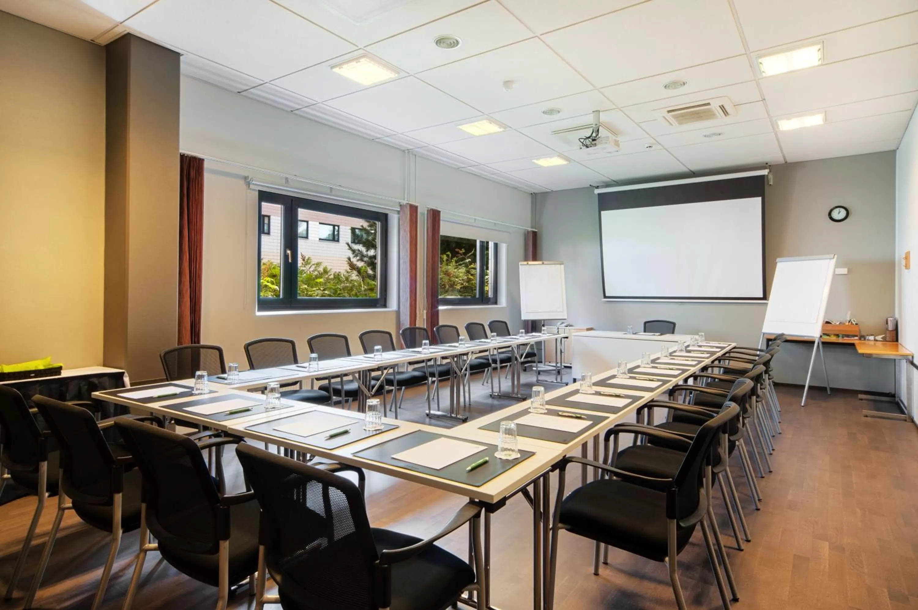 Meeting/conference room in Holiday Inn Helsinki-Vantaa Airport by IHG