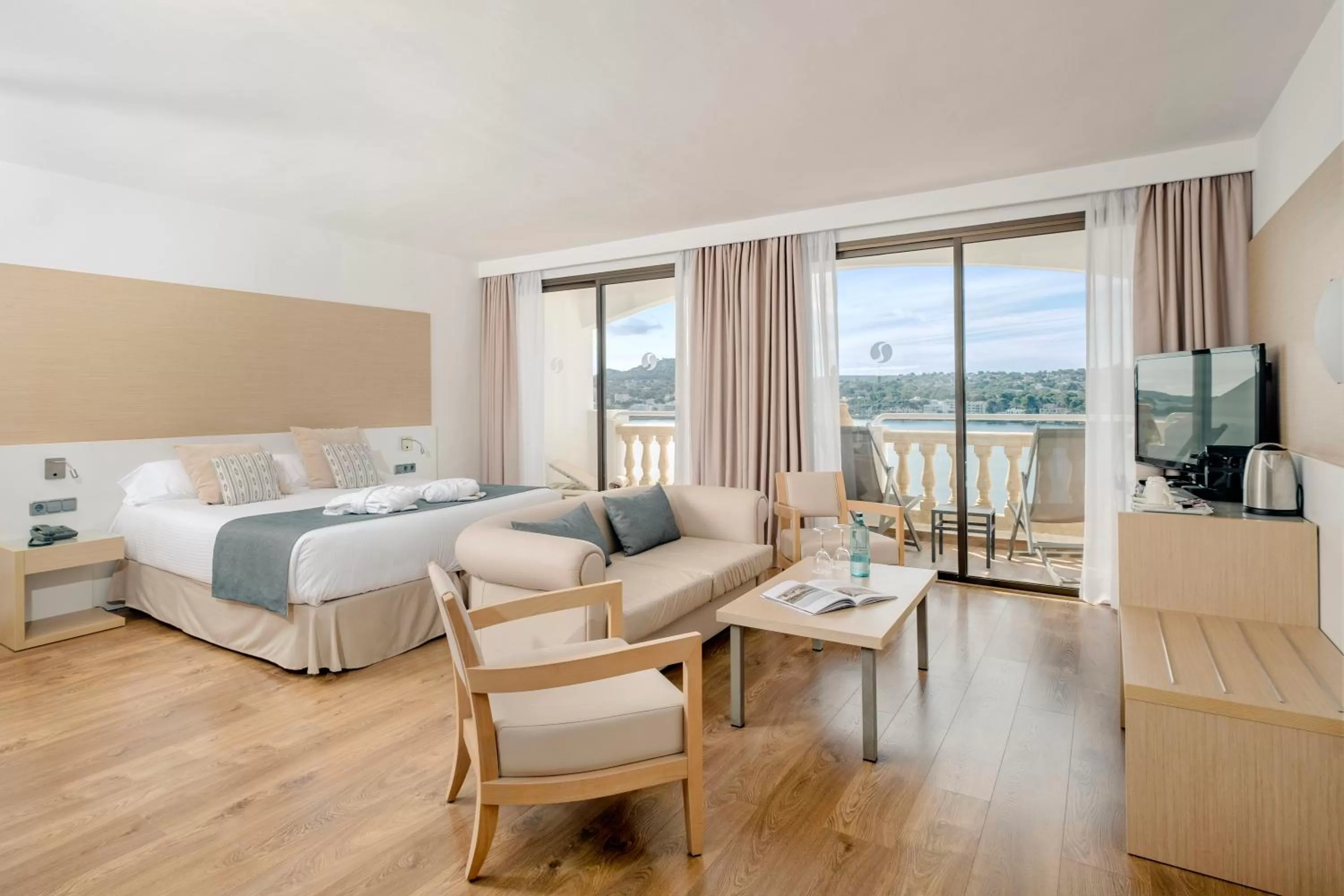 Bed in Sentido Fido Punta del Mar Hotel & Spa - Adults Only