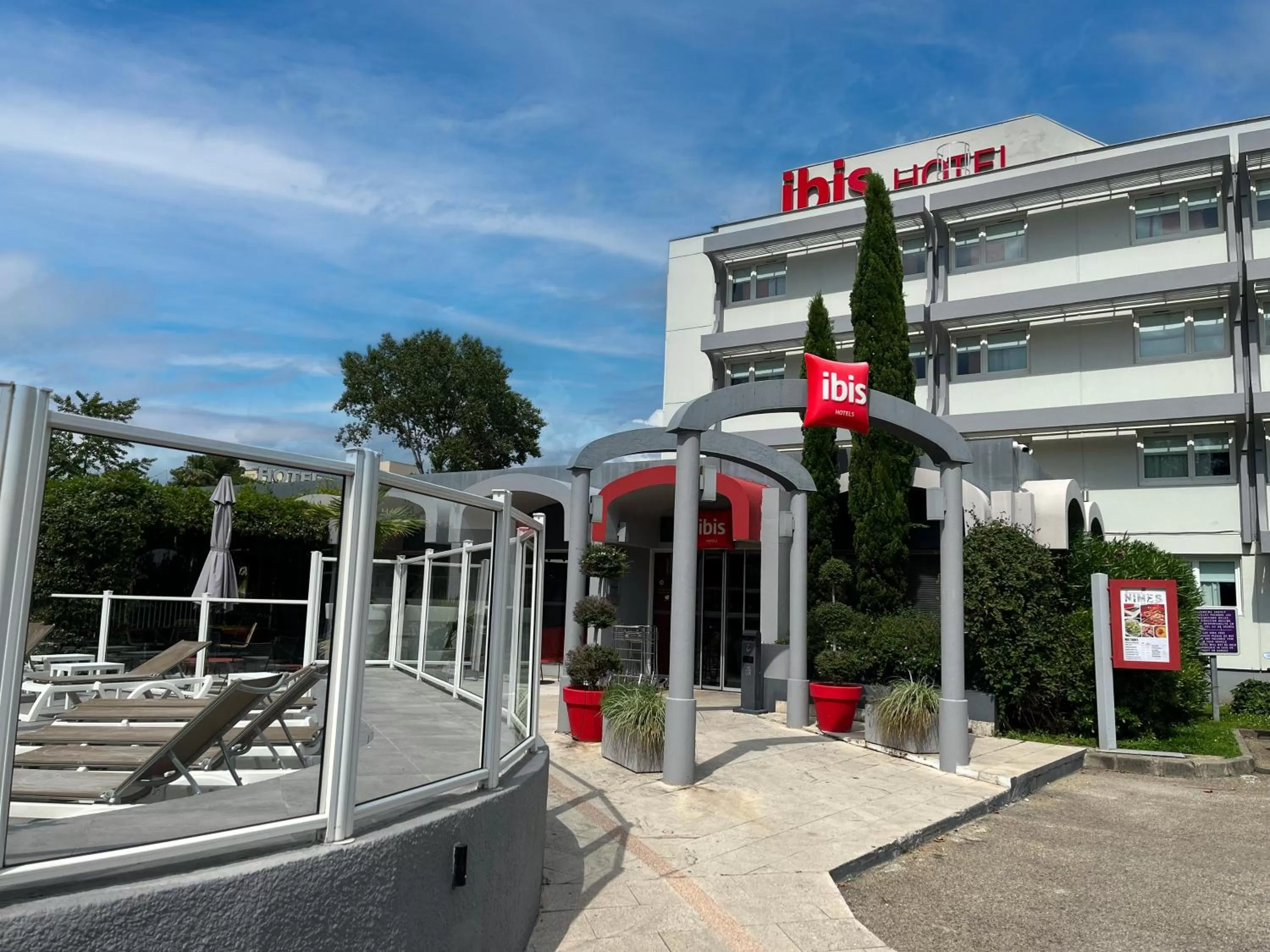 Facade/entrance in ibis Nîmes Ouest - A9