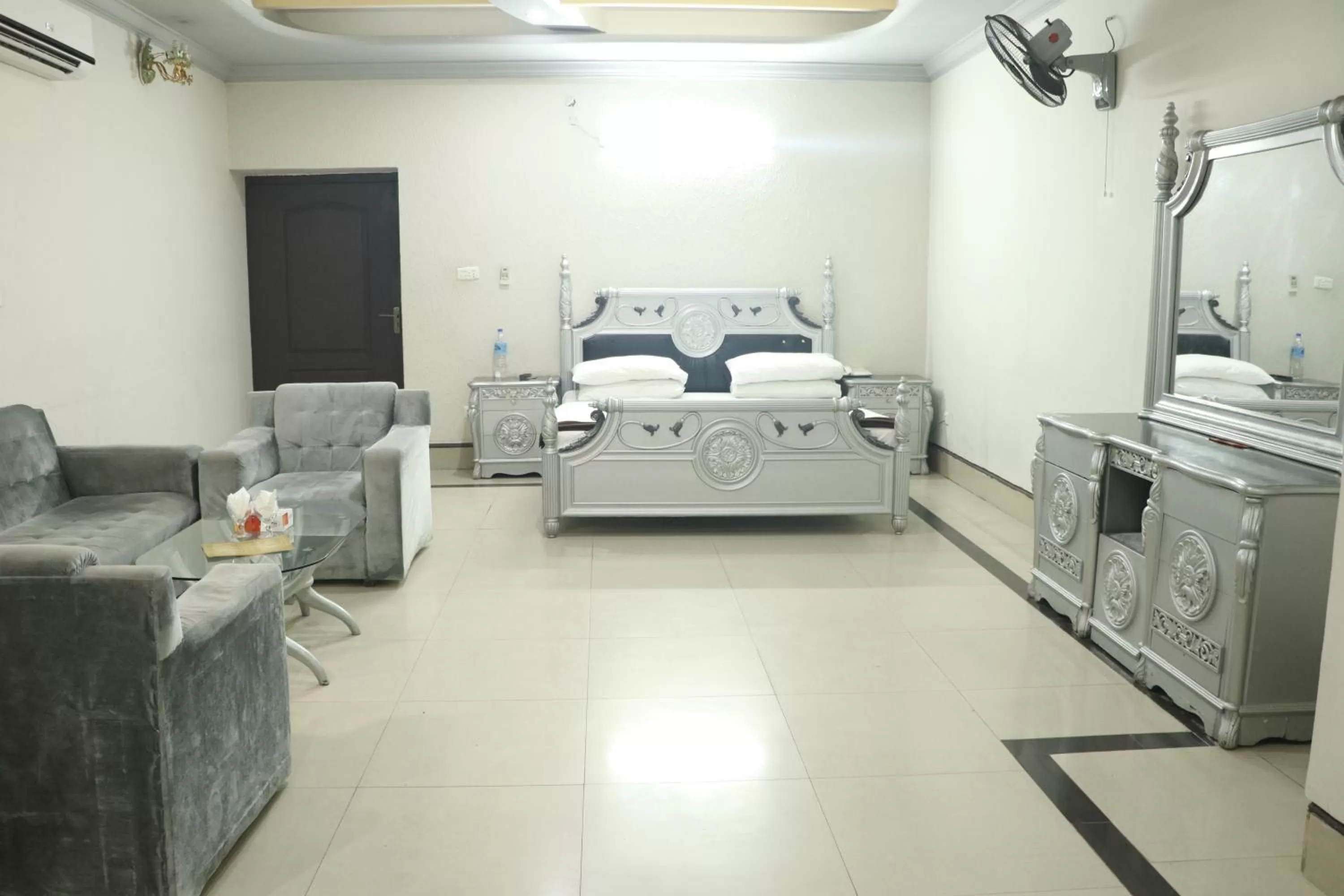 Bedroom in Hotel Grace inn