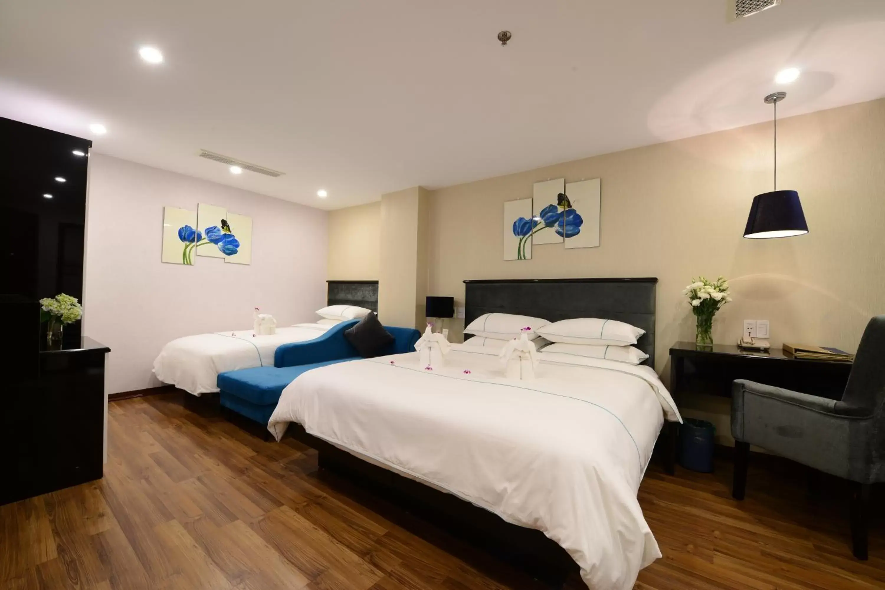 Deluxe Family Room in Hanoi Emerald Waters Hotel & Spa Deluxe Family Room in Hanoi Emerald Waters Hotel & Spa