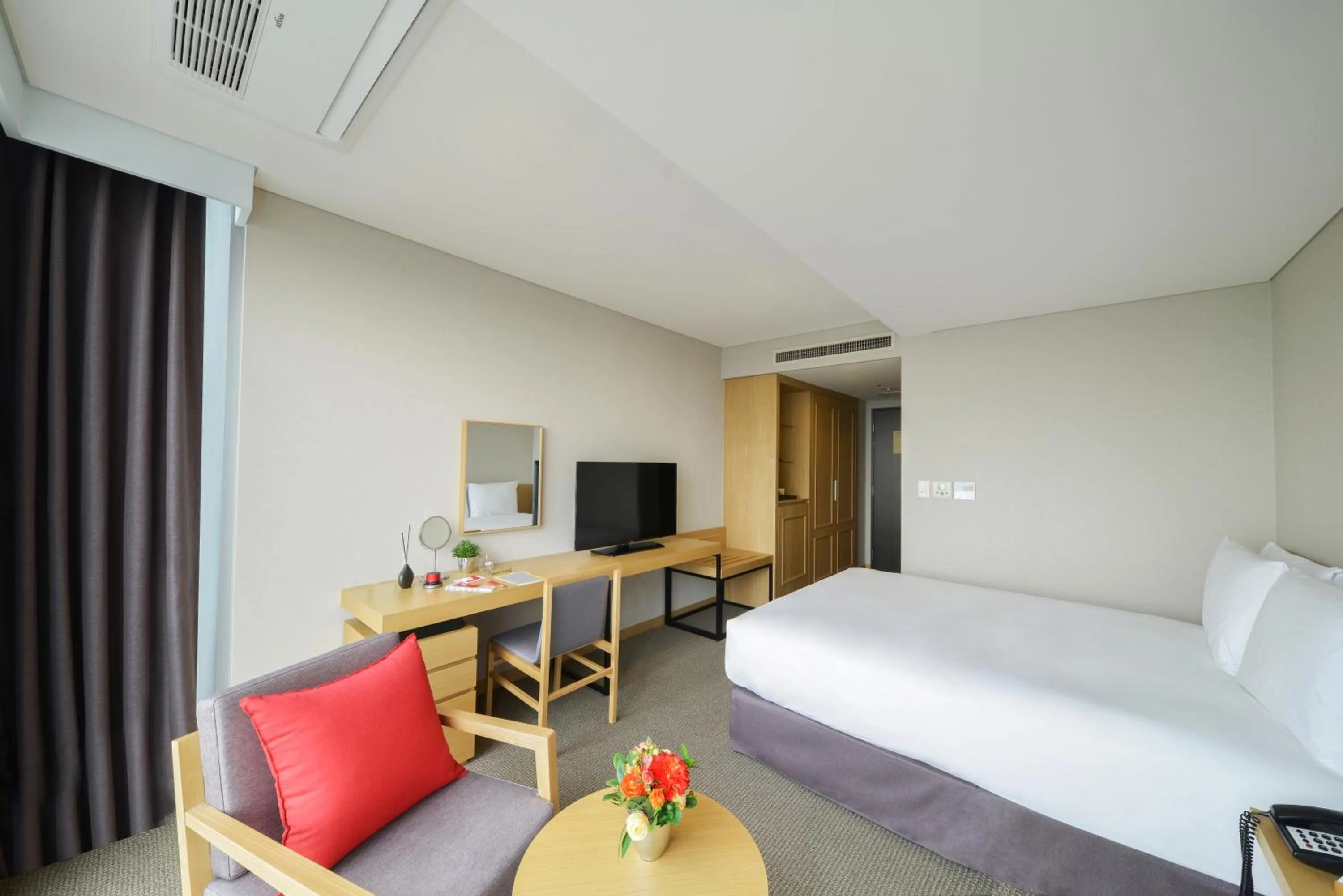 Bed in Harbor Park Hotel