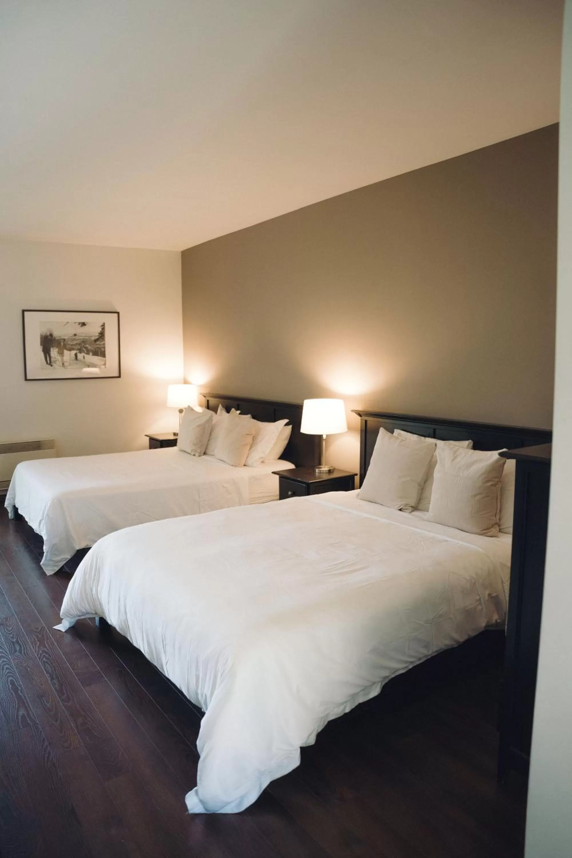 Bed in Le Montagnard, Auberge Hôtel & Chalets