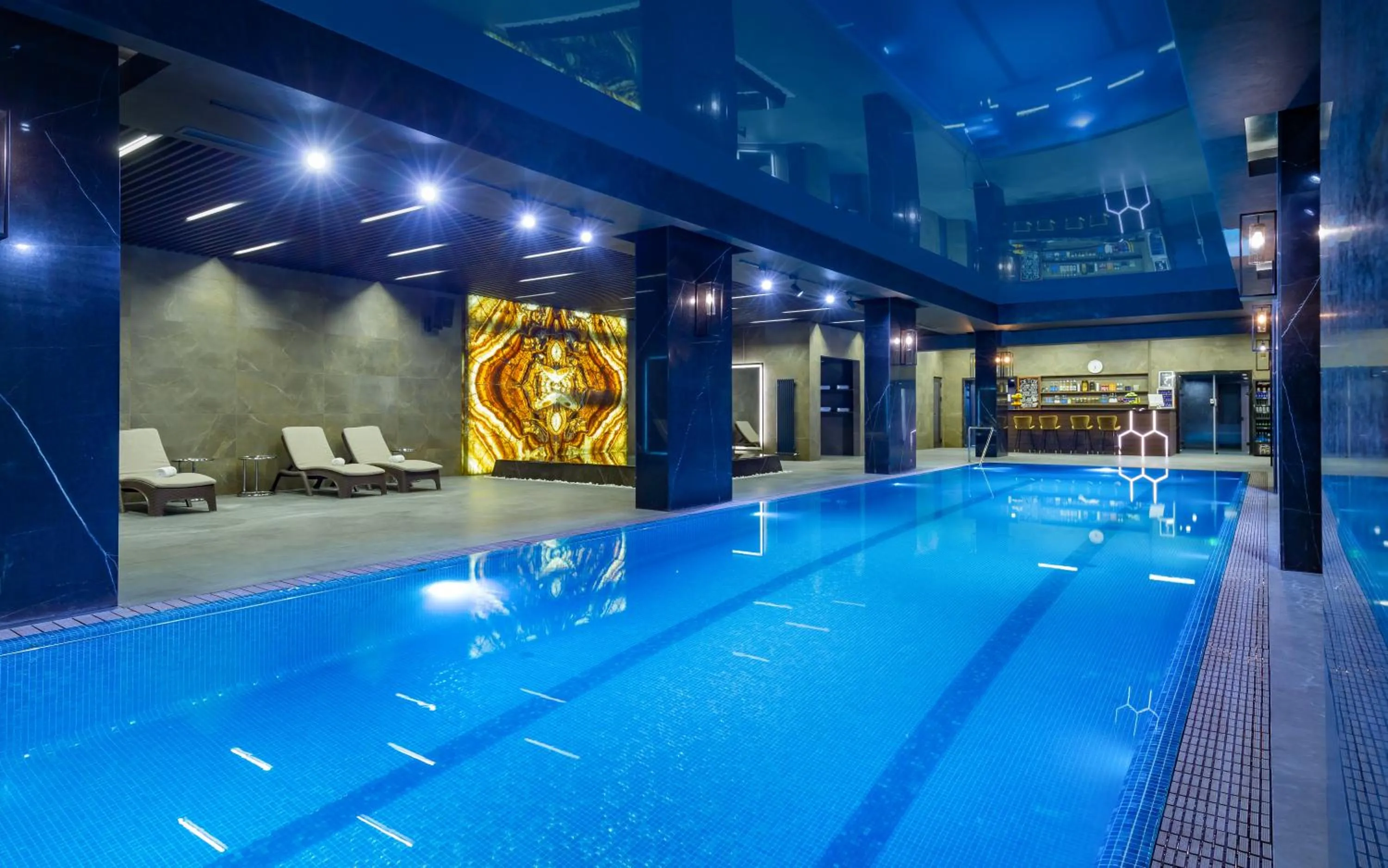 Swimming pool in Mercure Tashkent South