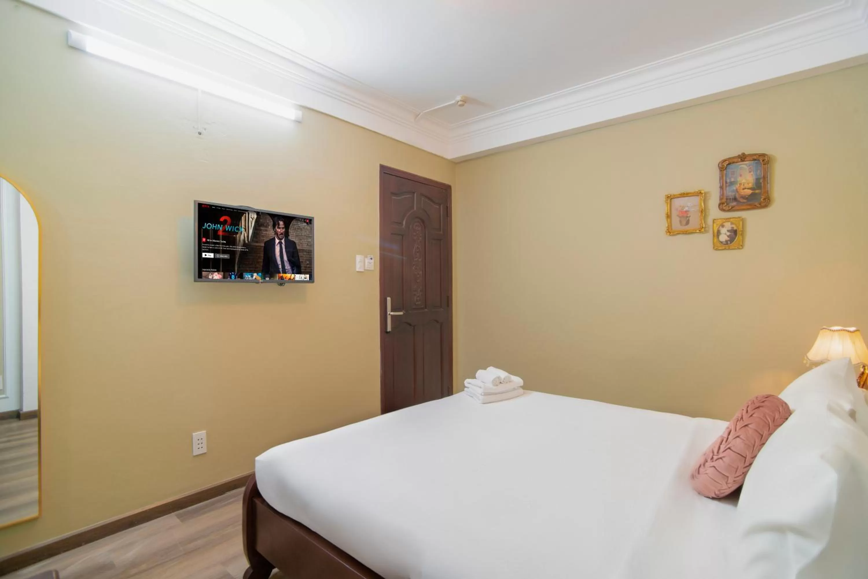 Bed in SAZI BEN THANH Hotel HCM