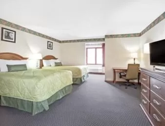 Double Room with Two Double Beds - Non-Smoking in Ramada by Wyndham Flemington