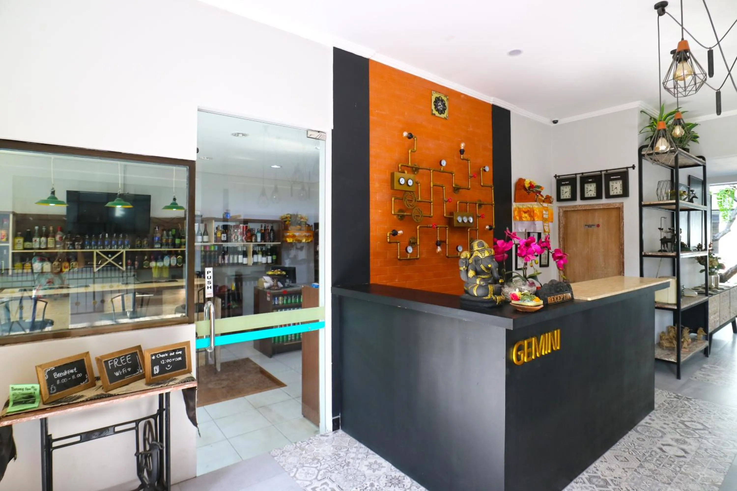 On-site shops in Gemini Star Hotel Kuta