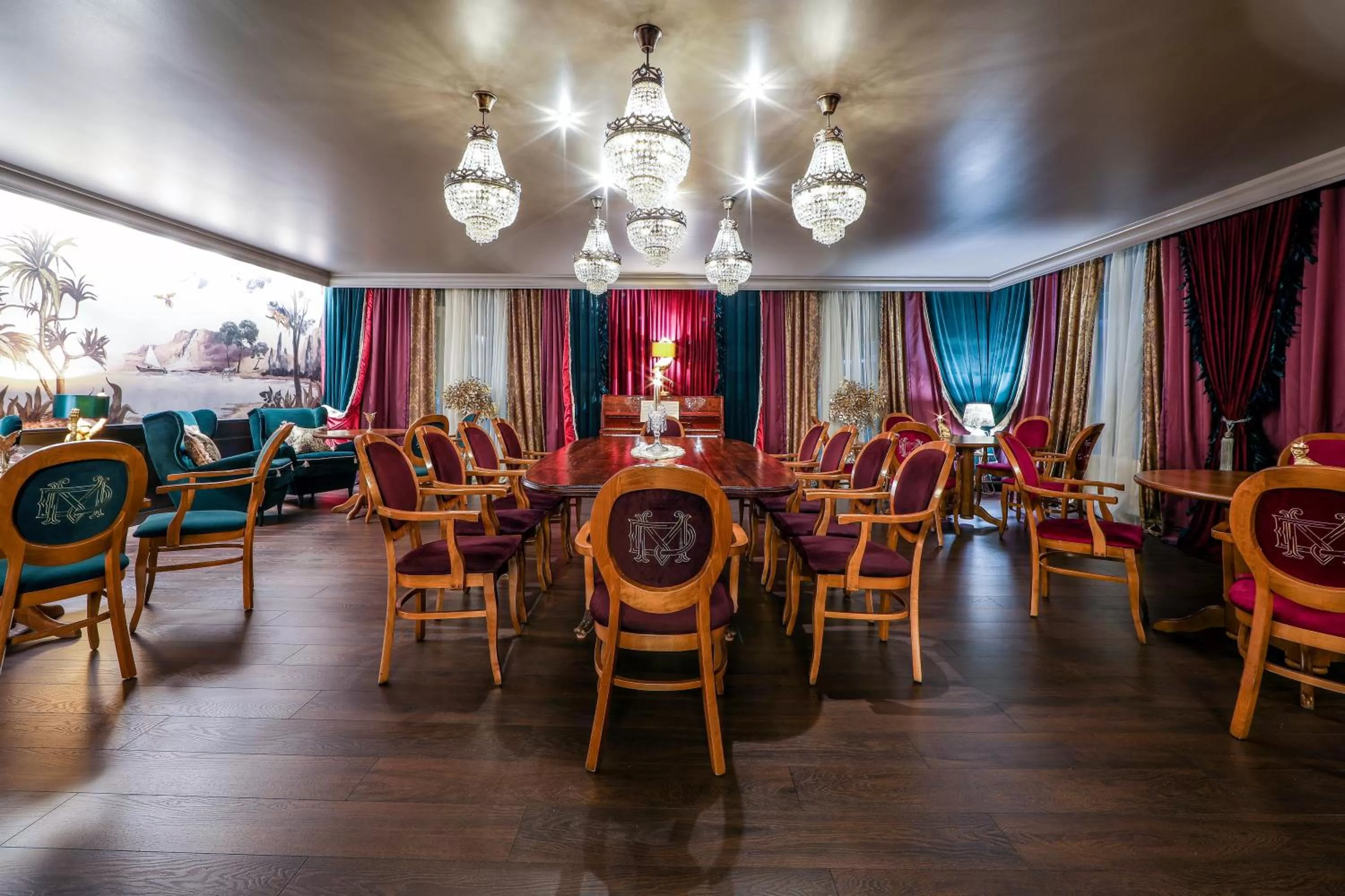 Restaurant/Places to Eat in Complex Baroto