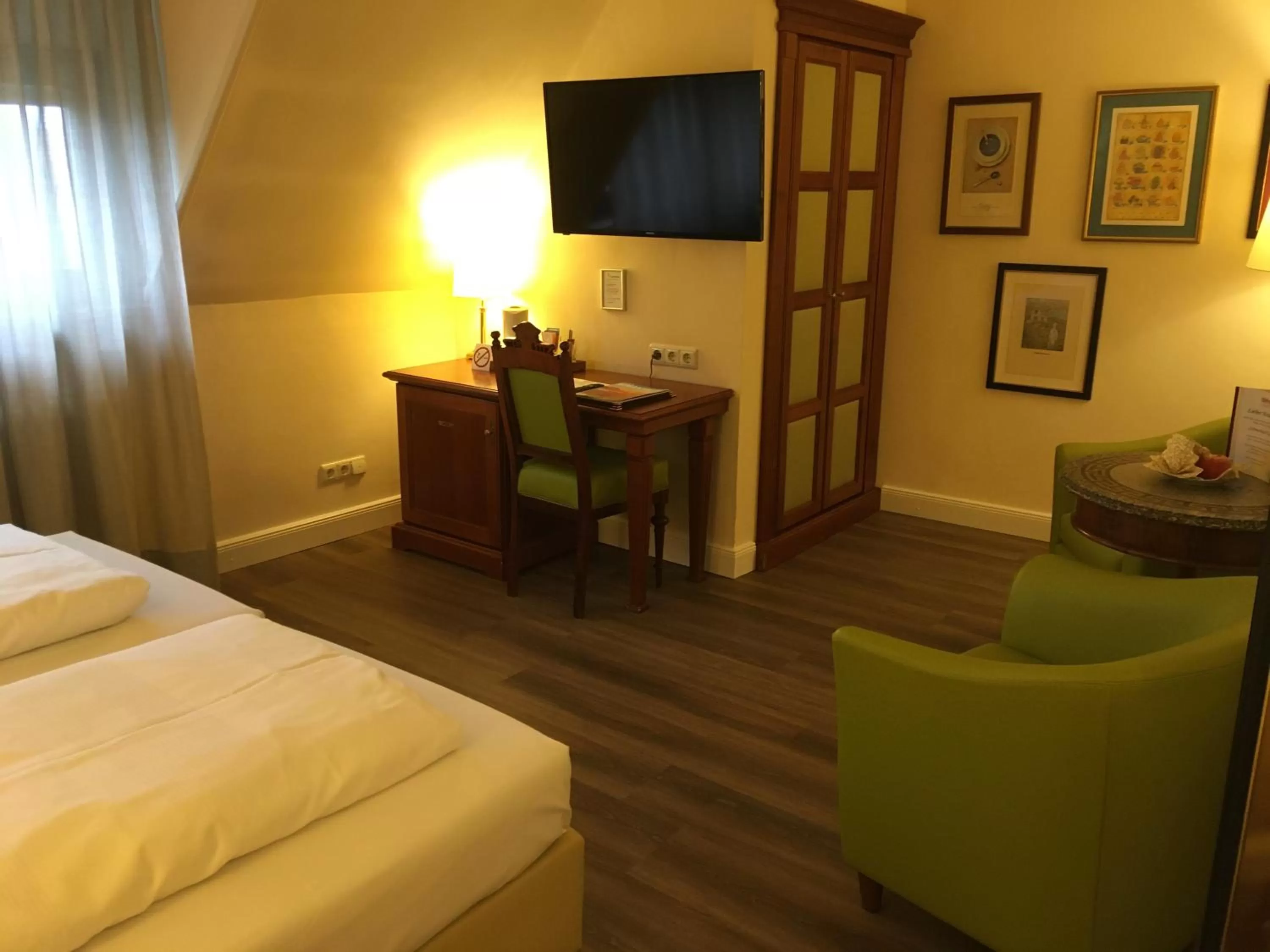 Photo of the whole room, Bed in Simones Hotel Fürstenhof