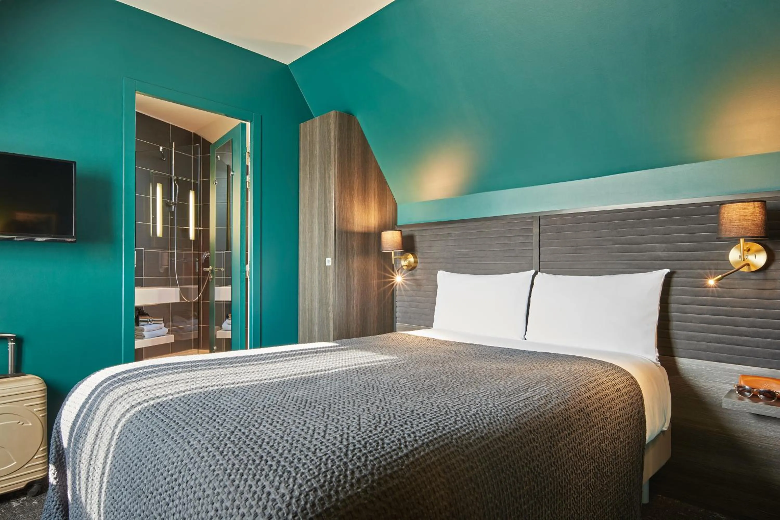 Bed in Mercure Paris Tour Eiffel Pont Mirabeau