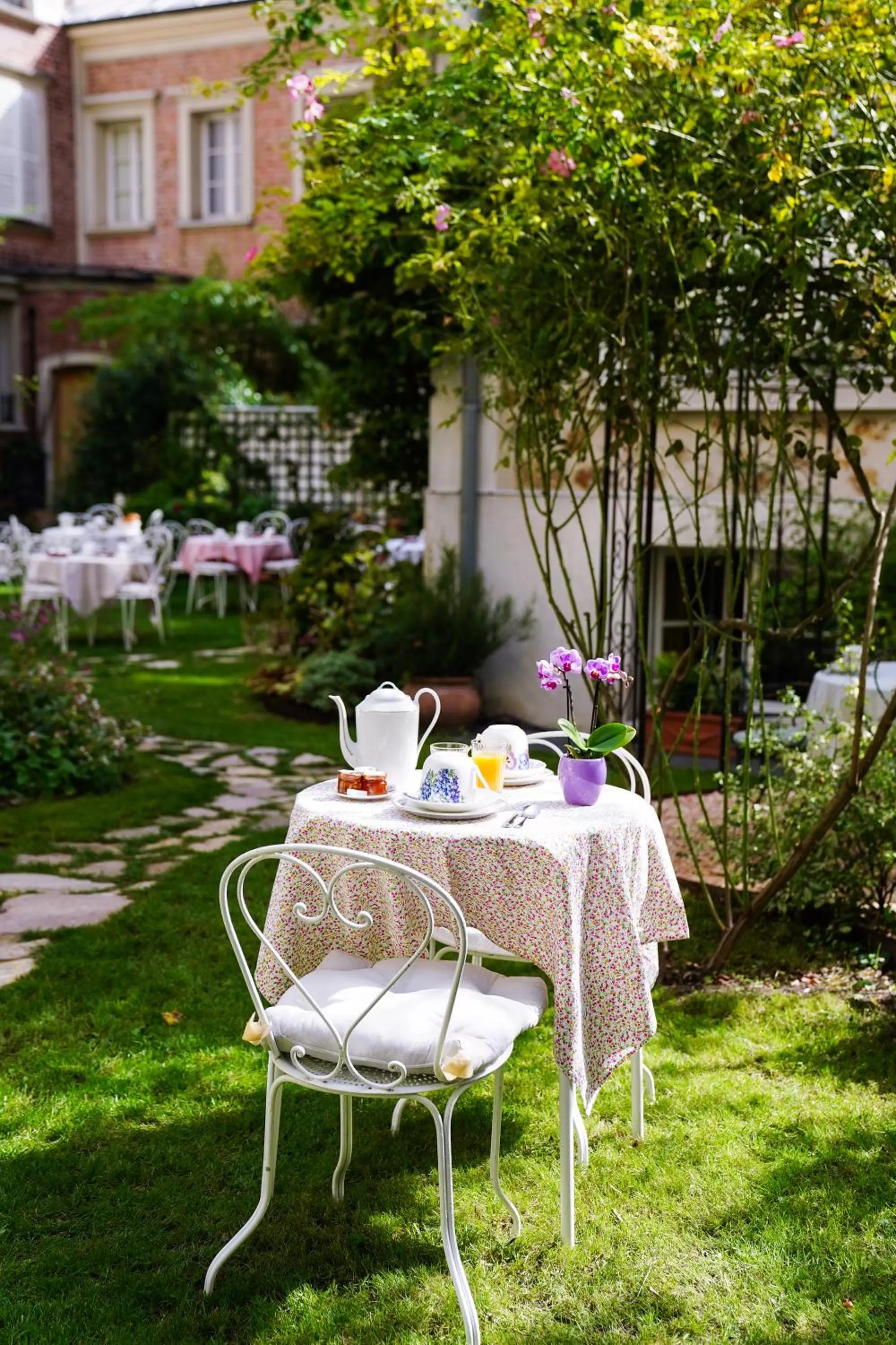 Garden in Villa Escudier Appart-hôtel