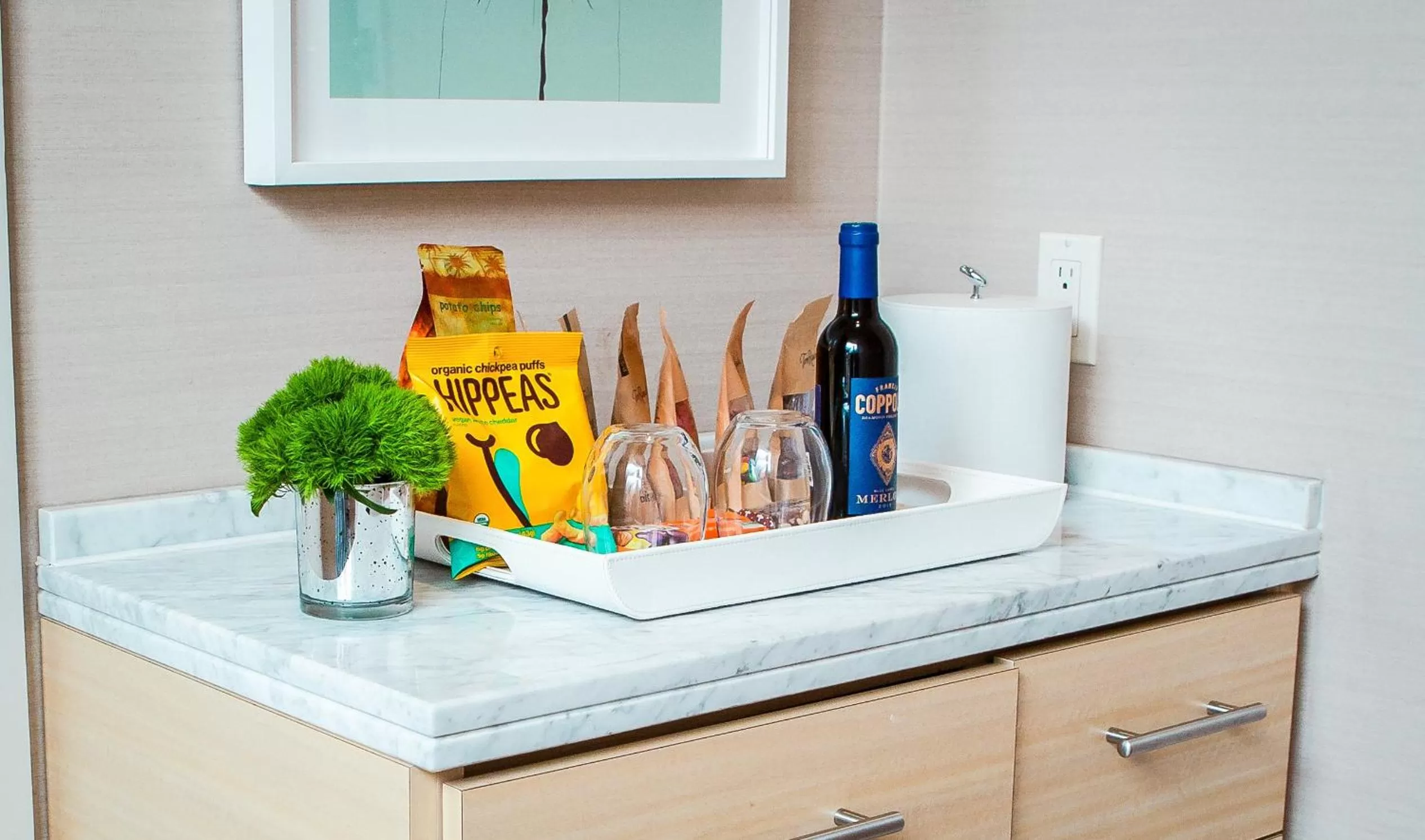 Photo of the whole room in Kimpton Hotel Wilshire by IHG