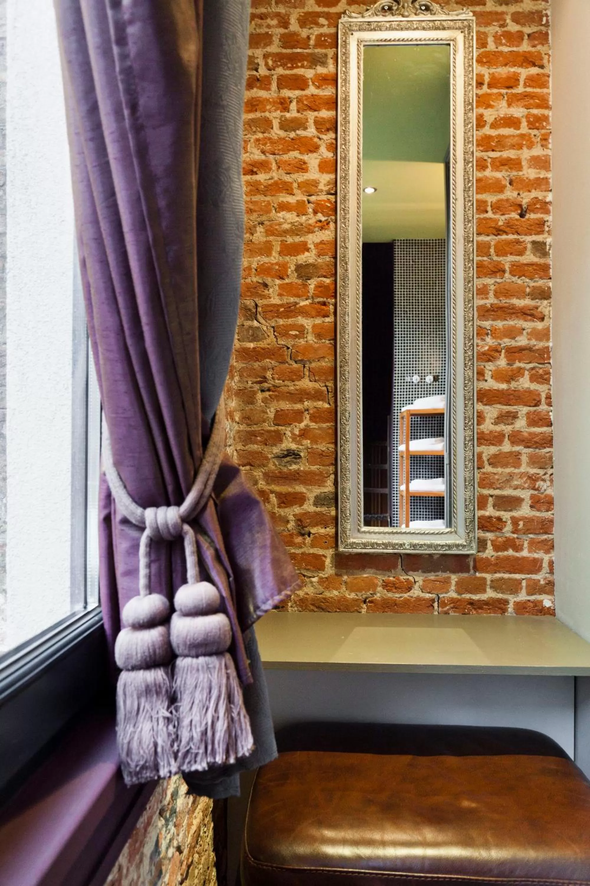 Decorative detail in Hotel Diamonds and Pearls