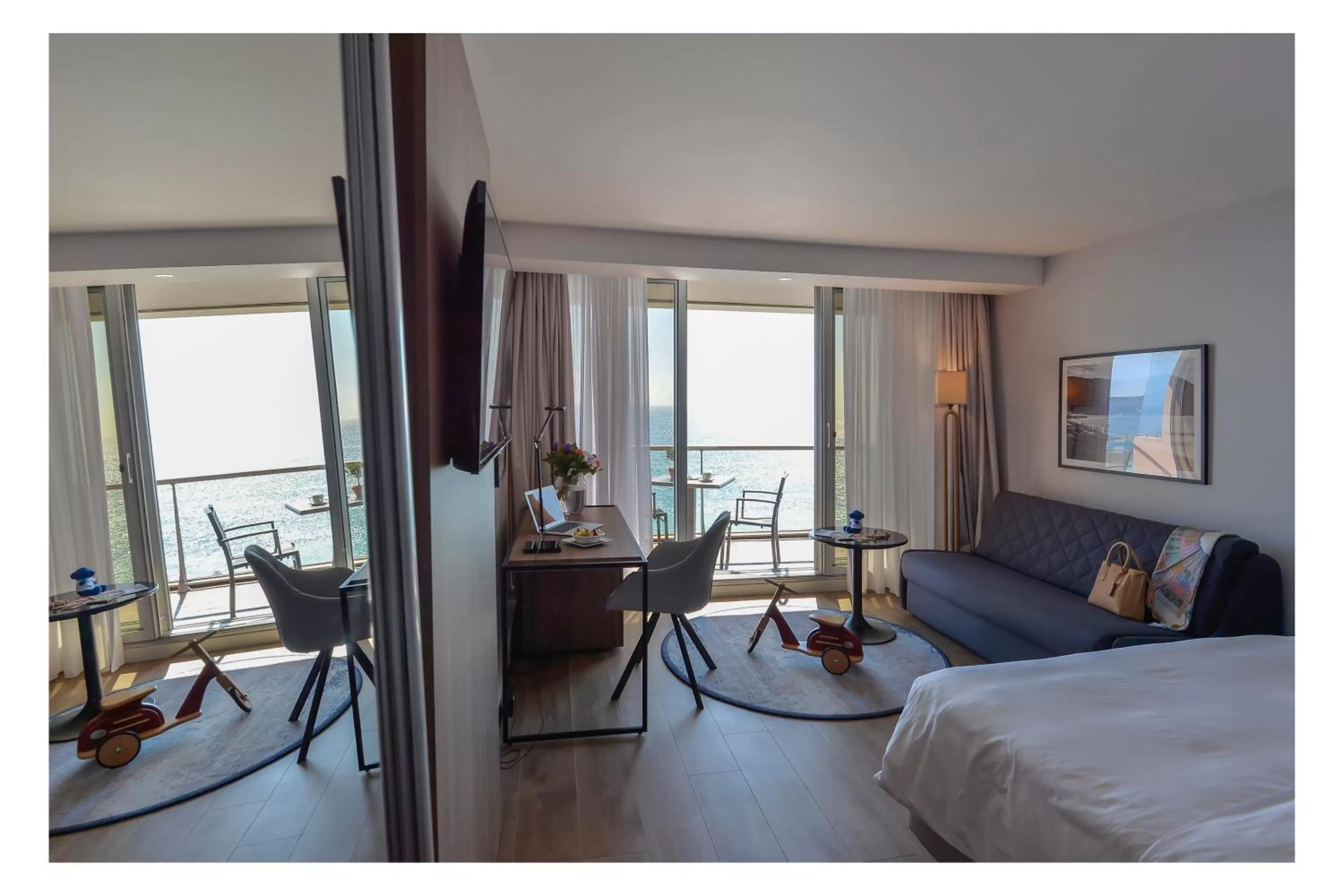 Bedroom, Bed in Radisson Blu Hotel Nice