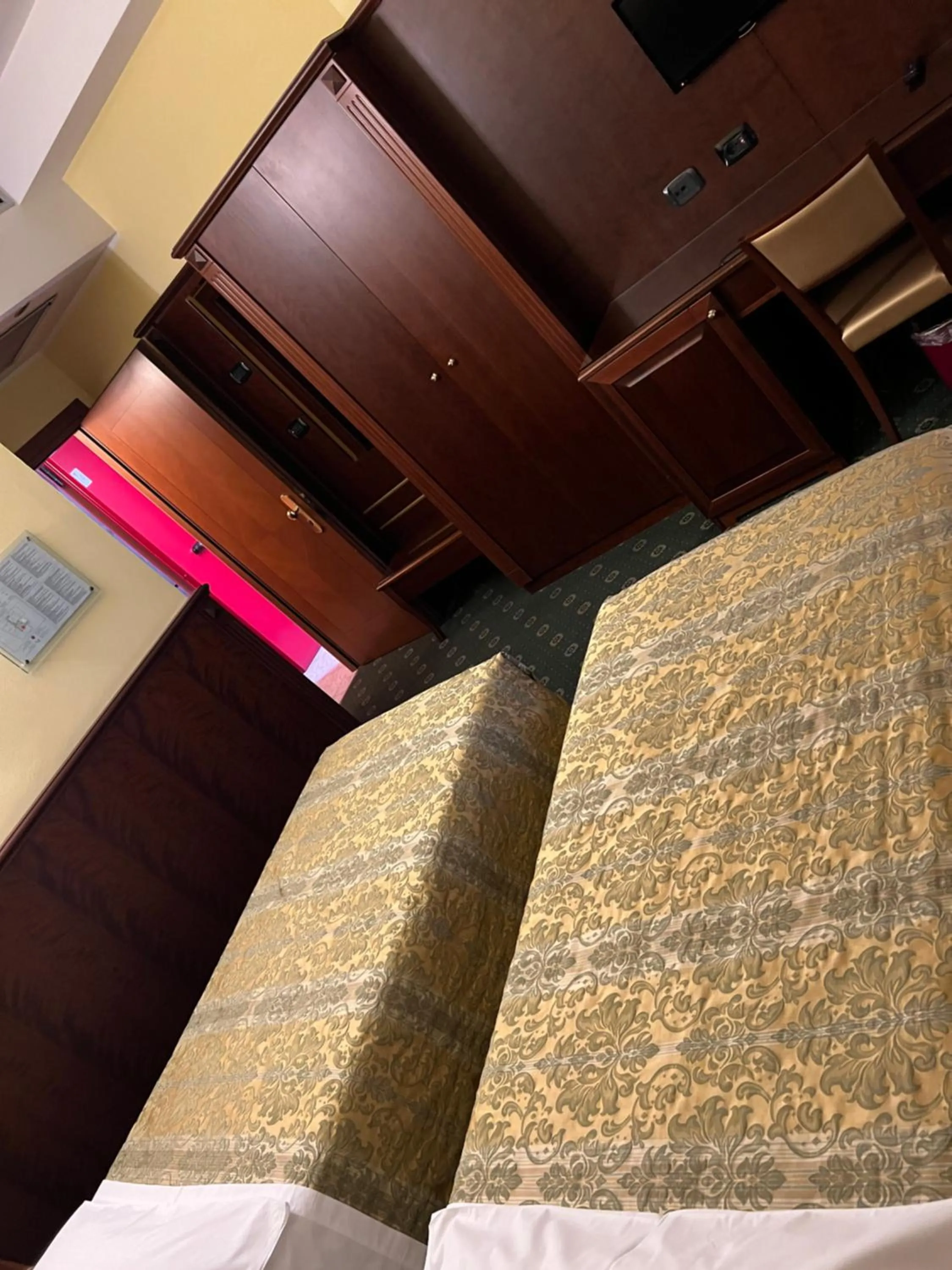 Bedroom, Bed in Hotel Valganna