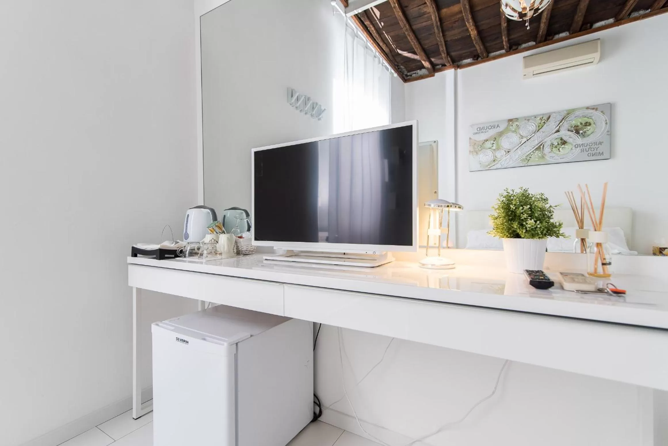 TV/Entertainment Center in White Ostilia B&B