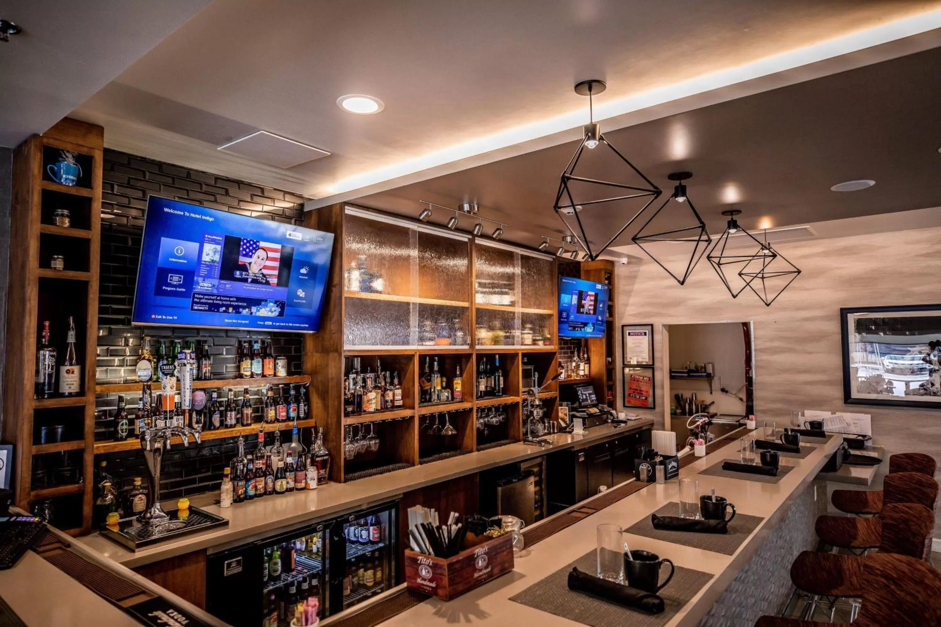 Lounge or bar in Hotel Indigo Harrisburg - Hershey by IHG