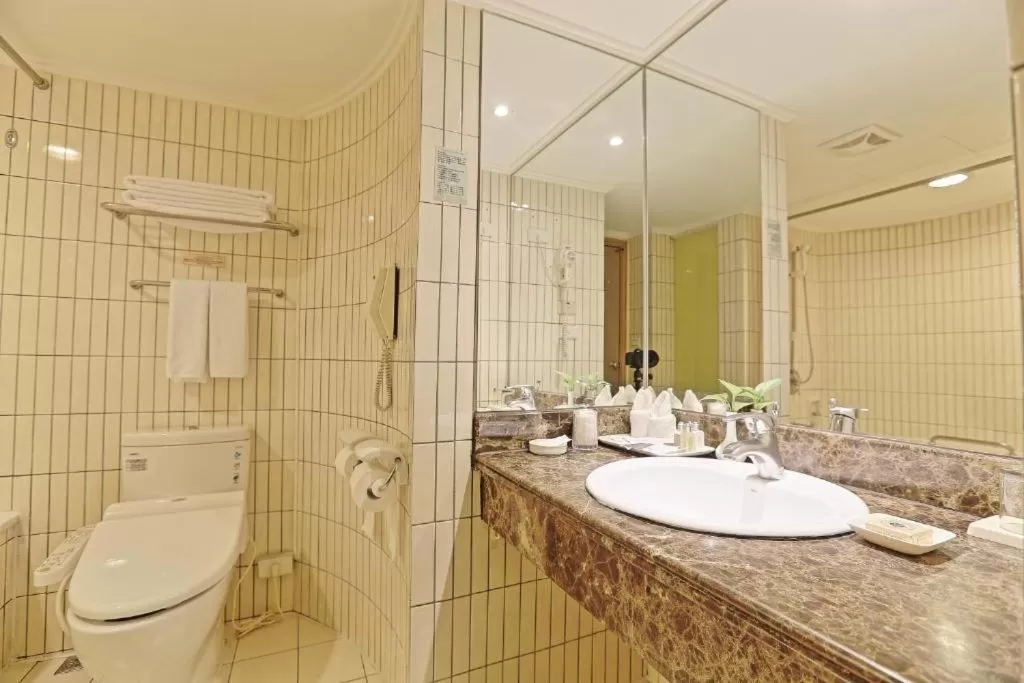 Shower in Santos Hotel