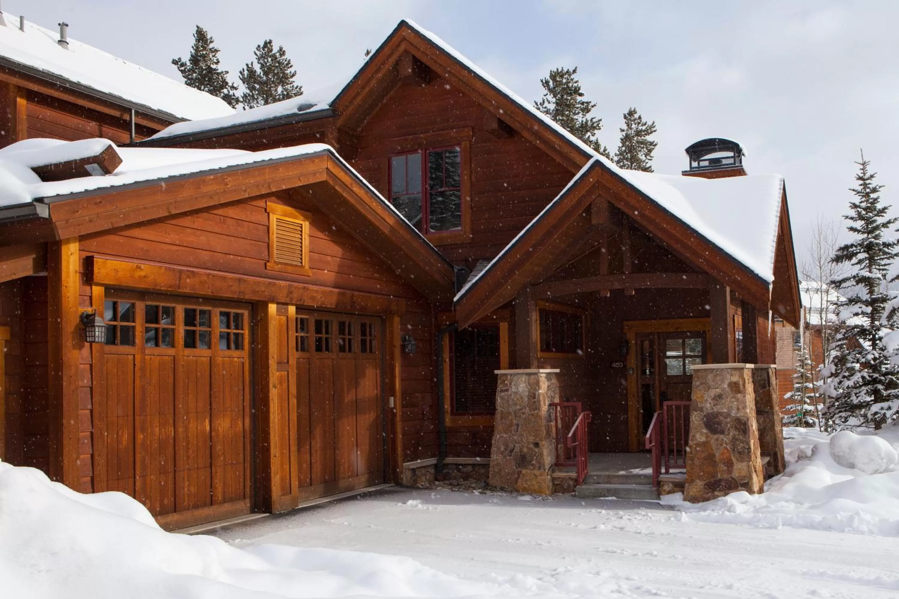 Facade/entrance in Mountain Thunder Lodge, A Vail Resorts Property