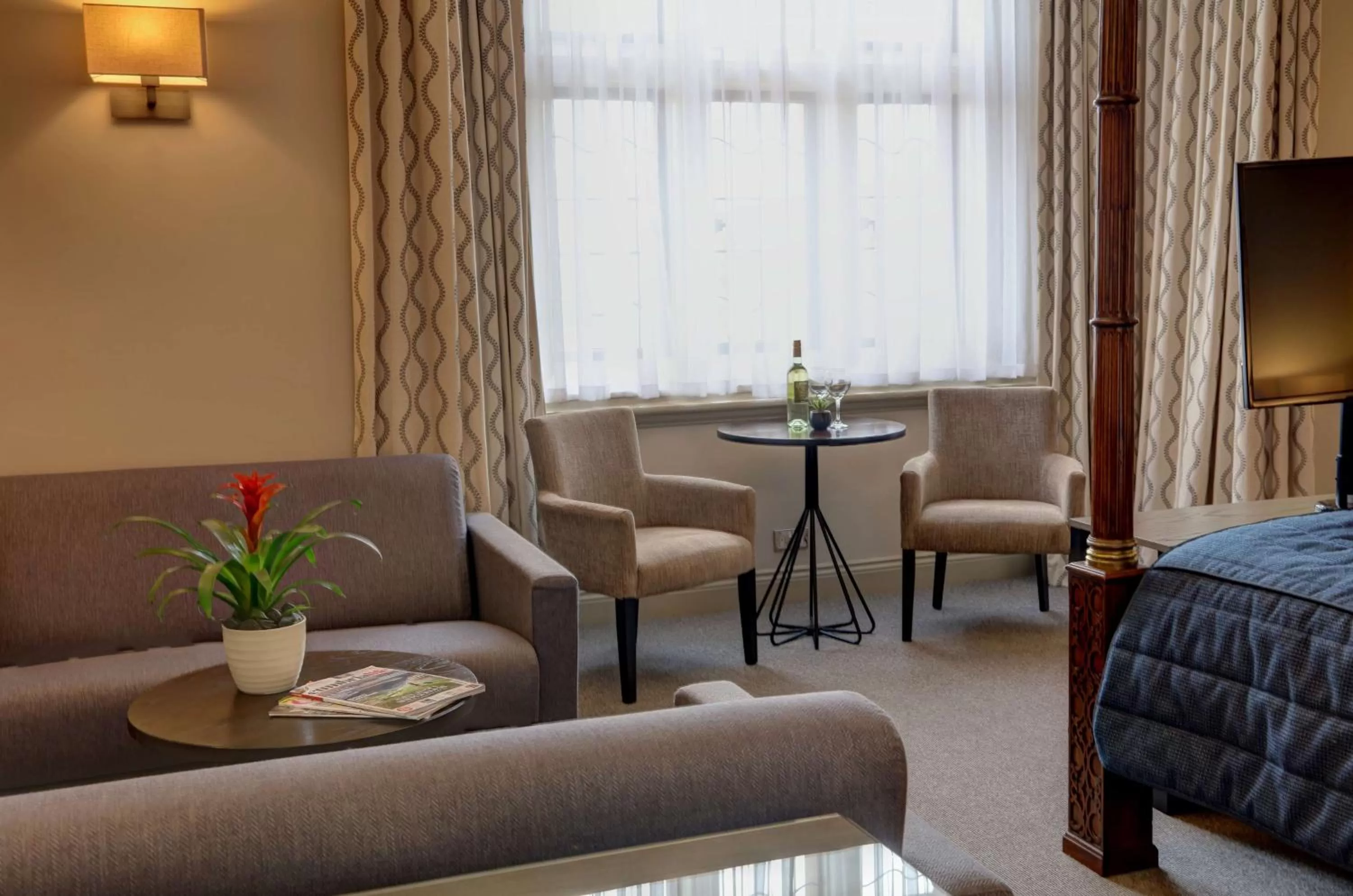 Photo of the whole room, Bed in Crown & Mitre Hotel