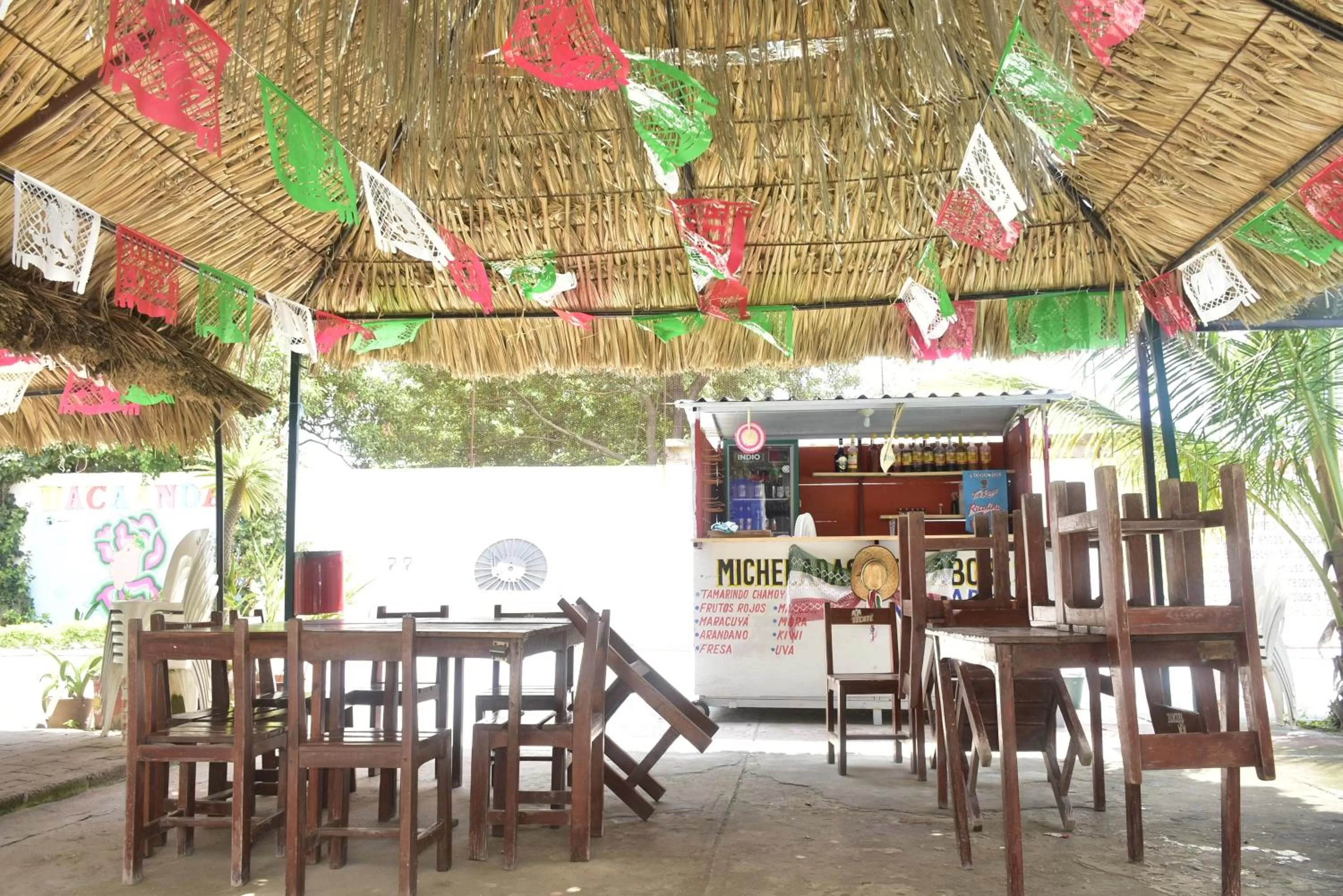 Restaurant/places to eat in Hotel Bacaanda