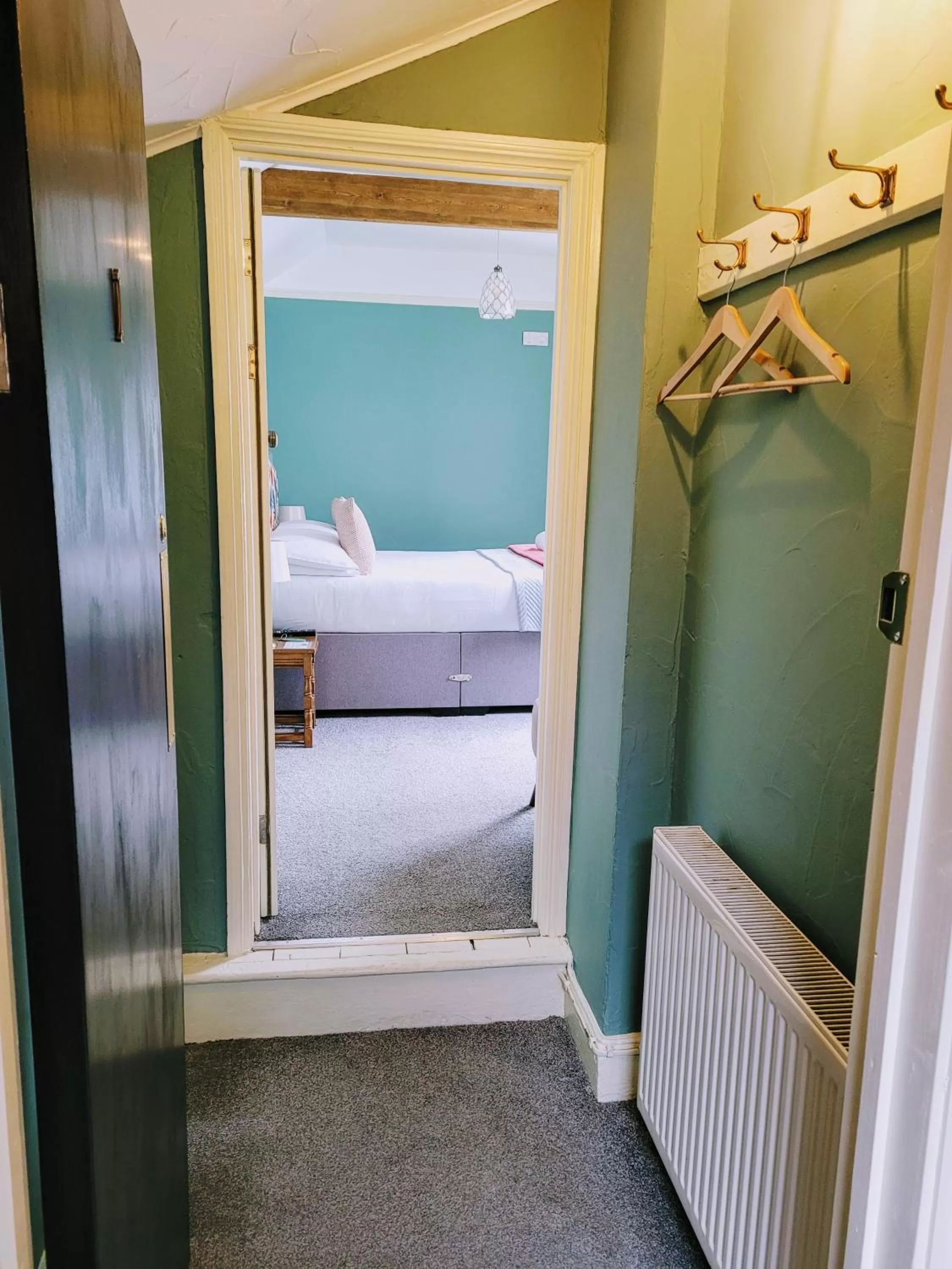 View (from property/room), Bed in Jacobs Ladder Inn