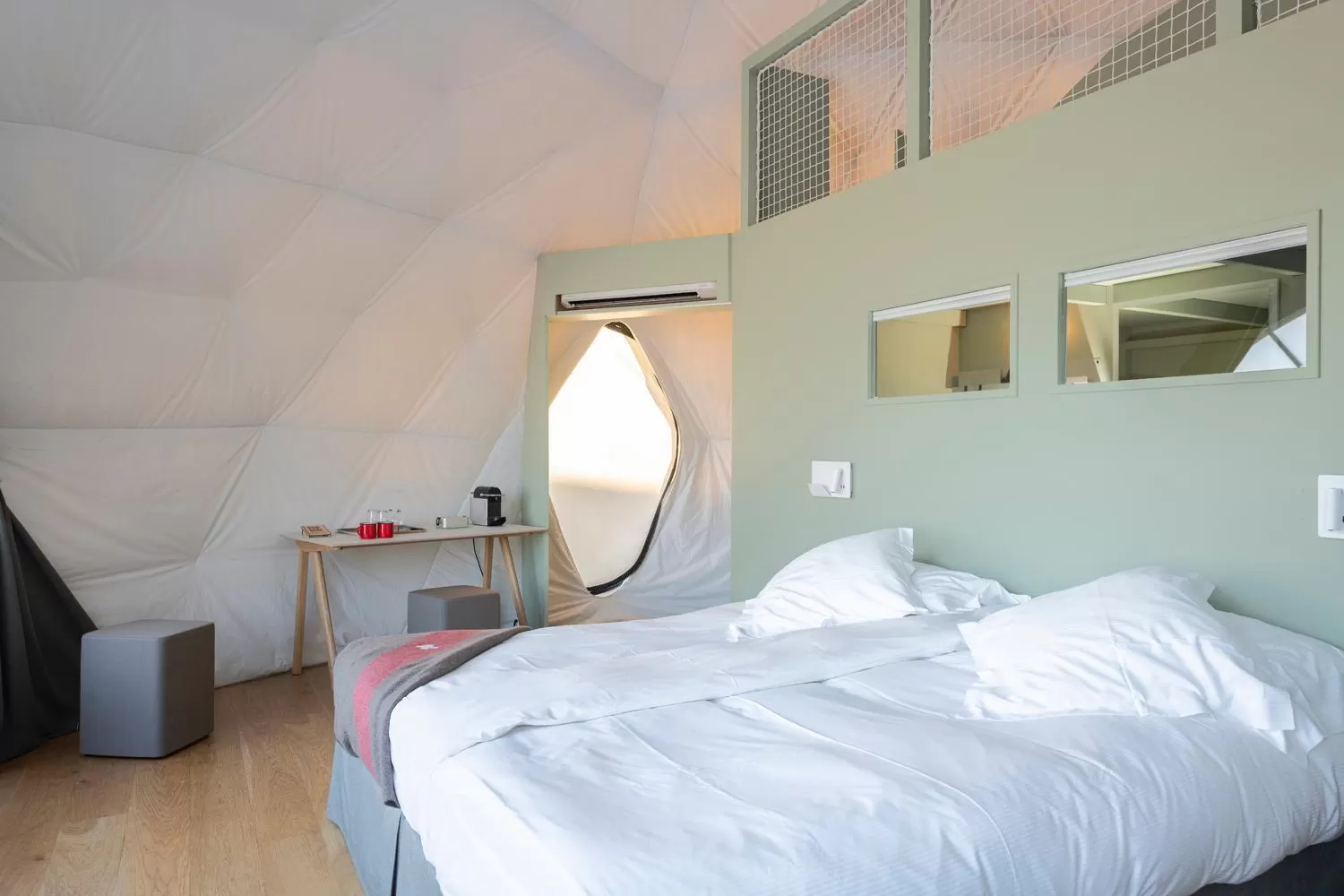 Bedroom in Whitepod Original