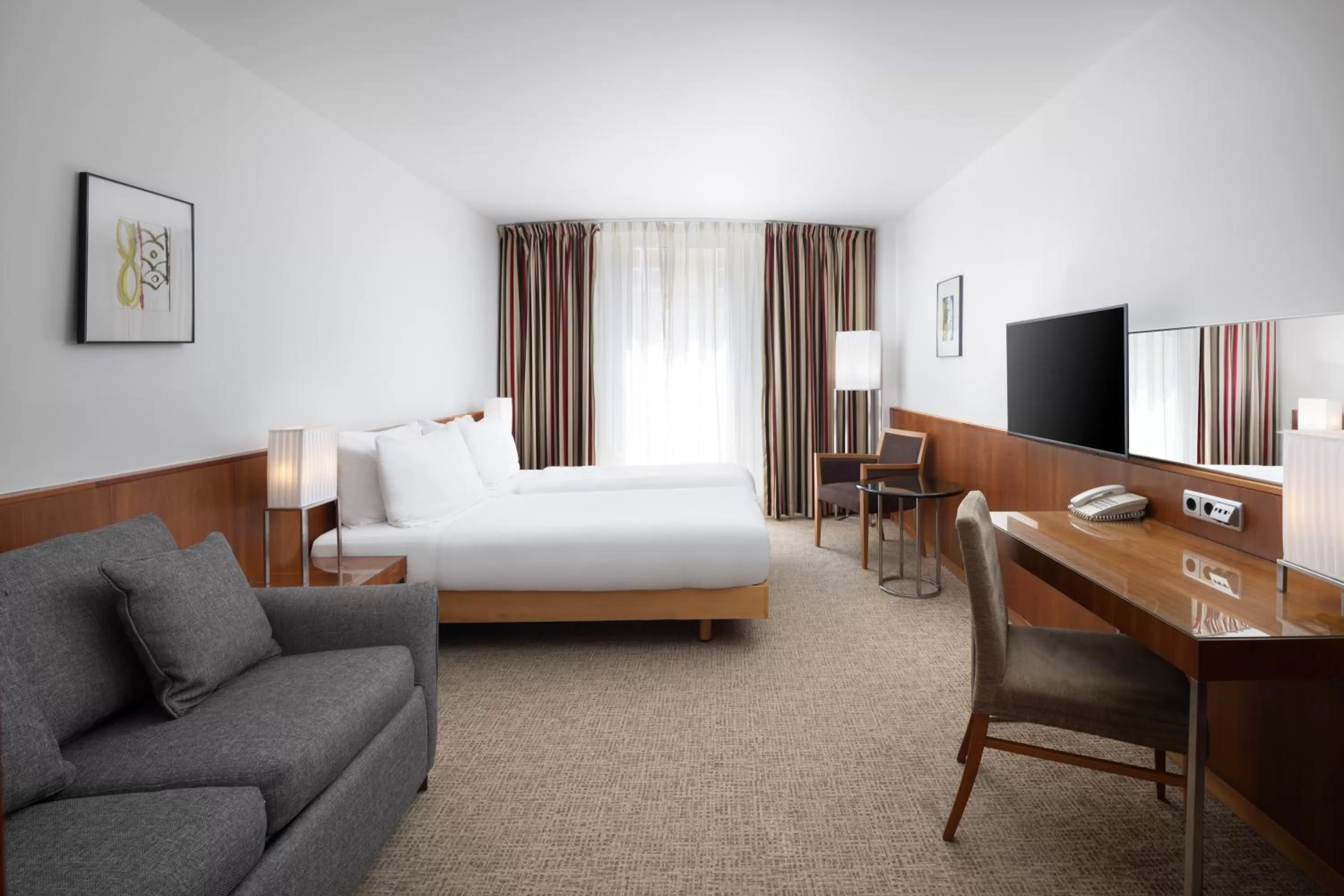 Bed in K+K Hotel Opera