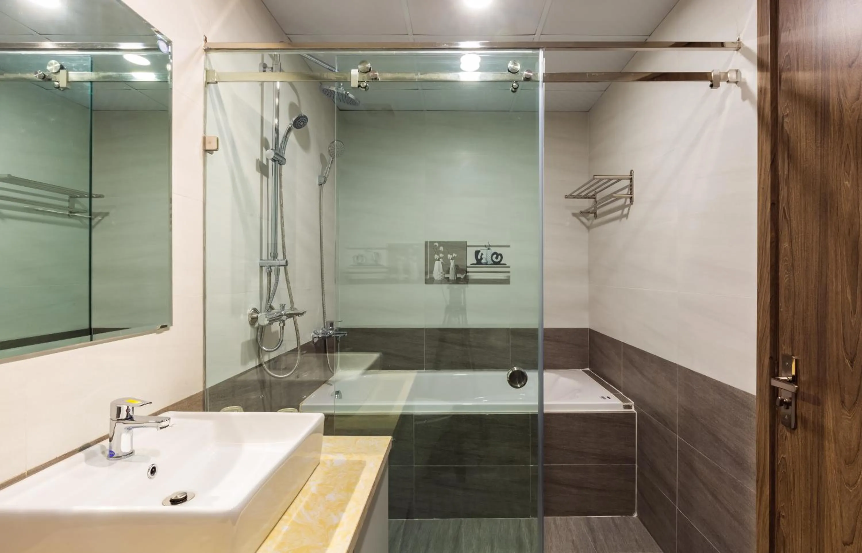 Deluxe Double Room with Balcony in Bao Hung Hotel and Apartment