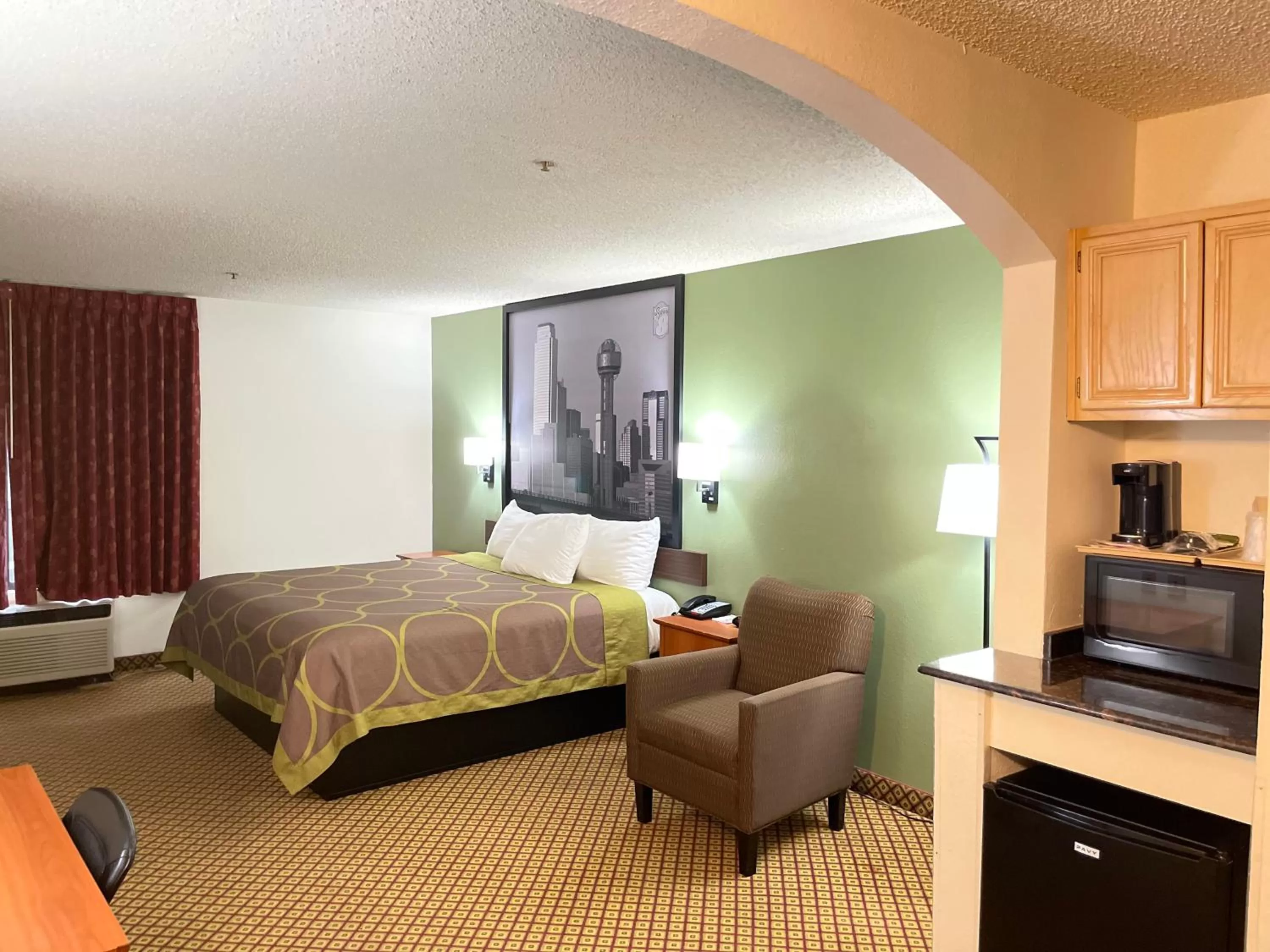 Photo of the whole room, Bed in Super 8 by Wyndham Fort Worth Downtown South